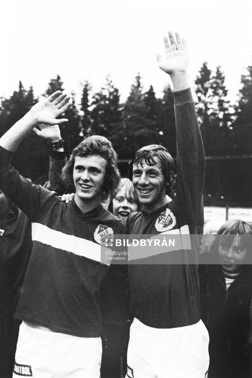 Fotboll, Div 2 södra, Hässleholms IF - Perstorp: Mats Flink och Tommy Svensson, Hässleholm jublar efter matchen.