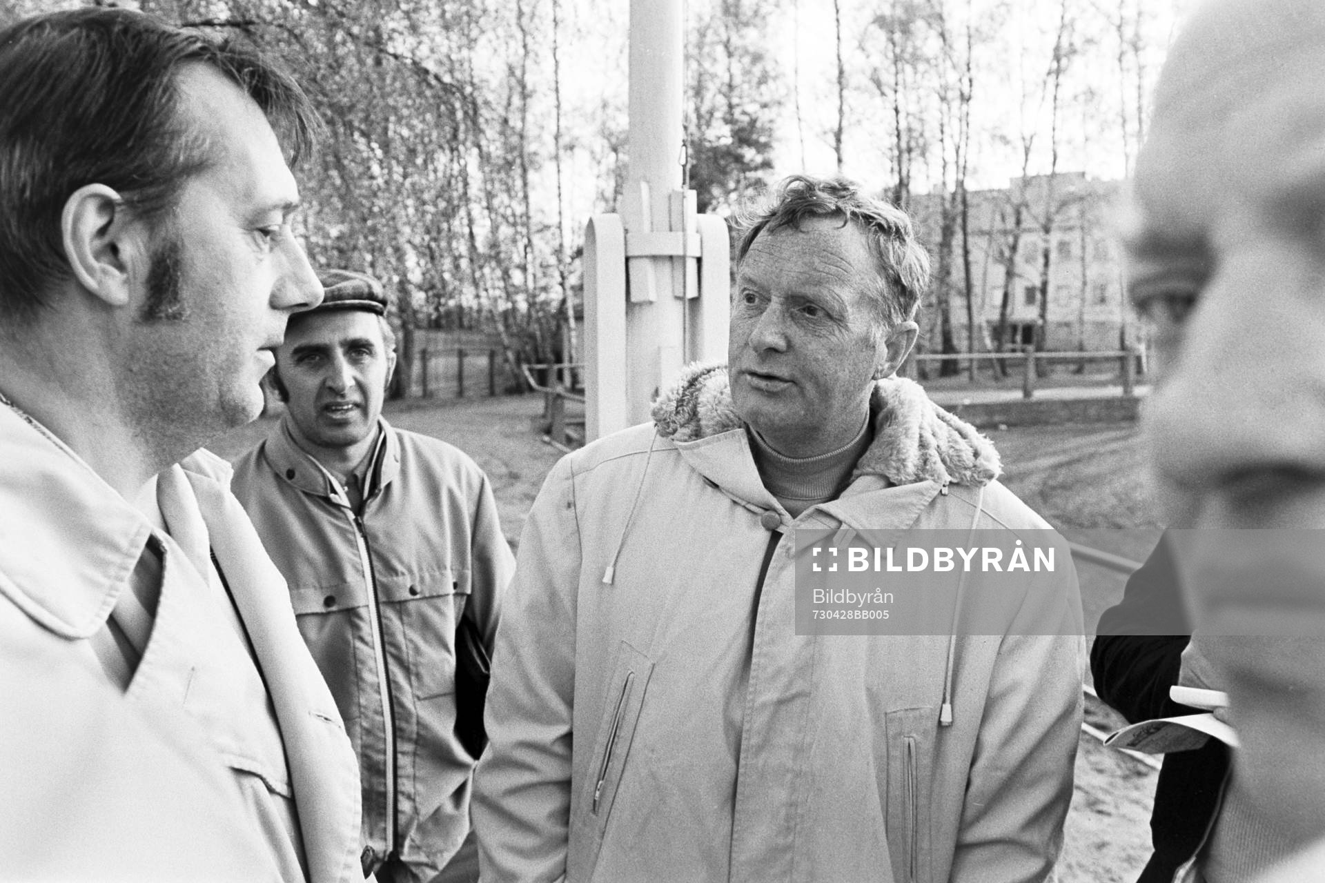 Halmstads tränare Sven-Agne Larsson framför Matyas Tihanyi