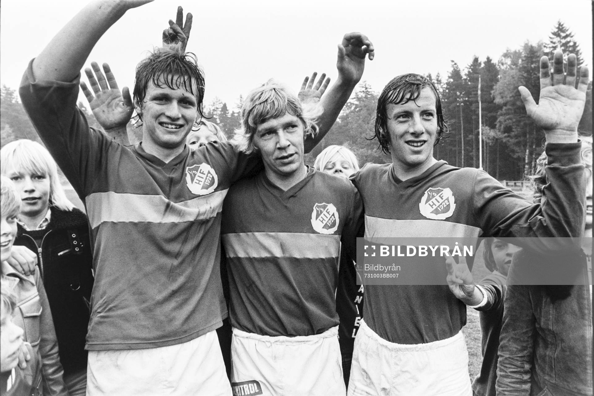 Fotboll, Div 2 södra, Hässleholms IF - IFK Malmö: Nöjda hässleholmare efter matchen. Fr. v Lennart Larsson, Jan Holmqvist och Tommy Svensson.