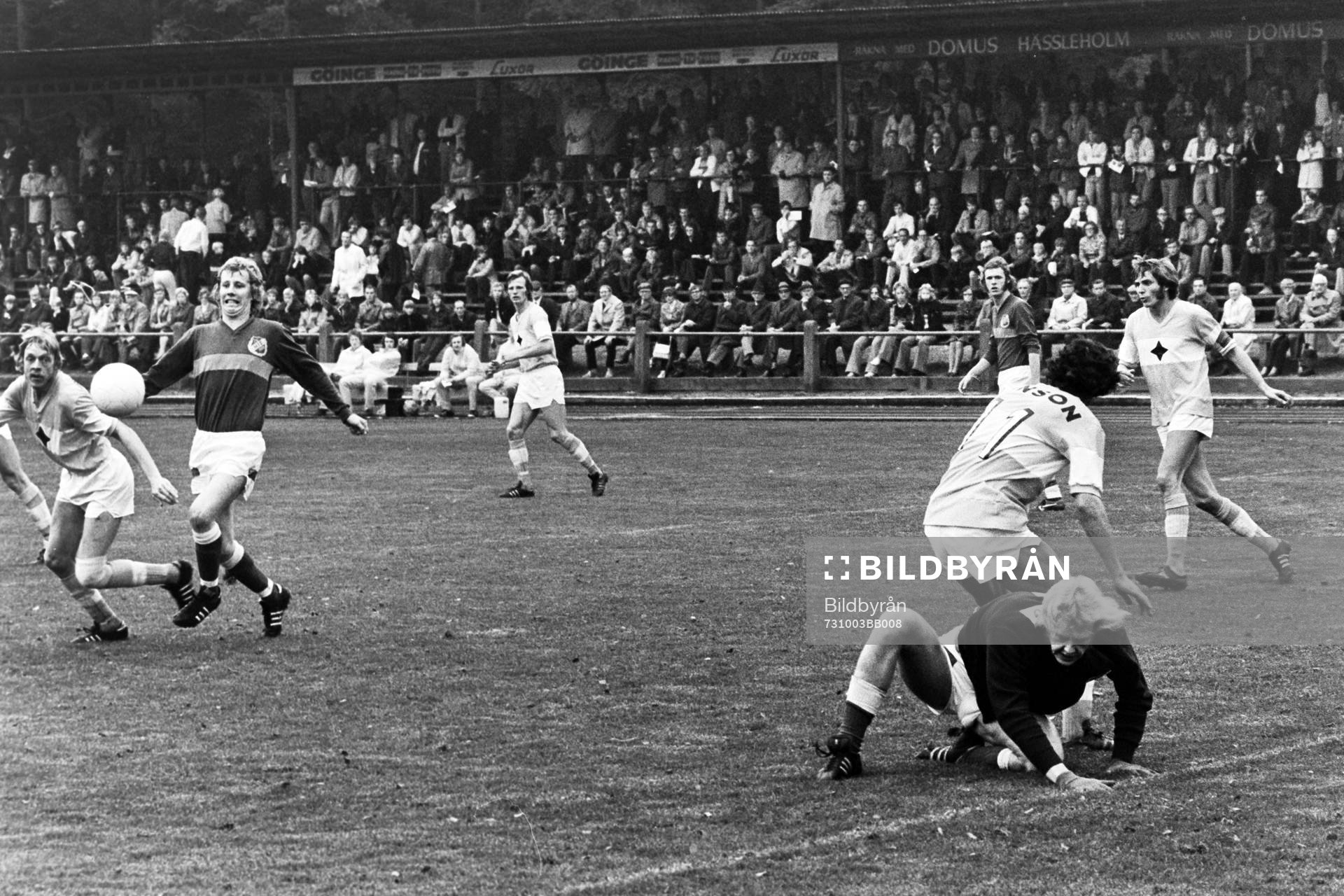 Fotboll, Div 2 södra, Hässleholms IF - IFK Malmö: Hans Bengtsson, Hässleholm med bollen.