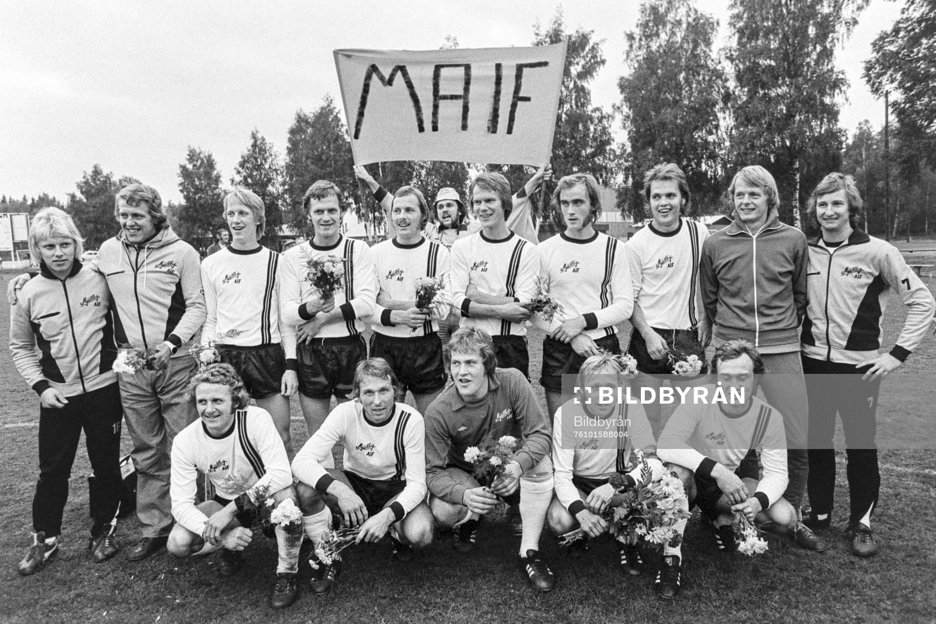 Mjällbys seriesegrande lag. Bakre raden fr. v Göran