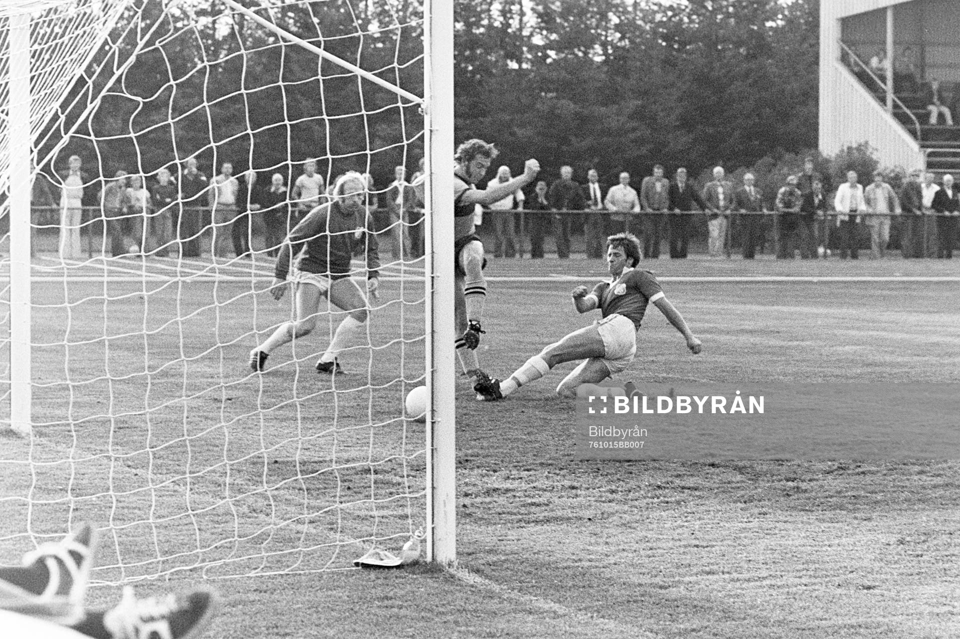 Bertil Arnesson, Hässleholm rullar in bollen i mål