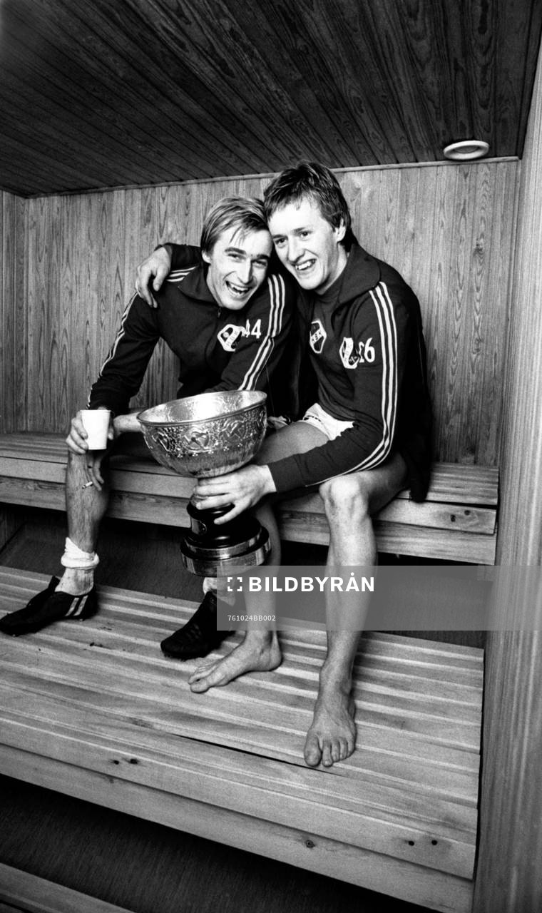 Rutger Backe och Sigge Johansson med pokalen