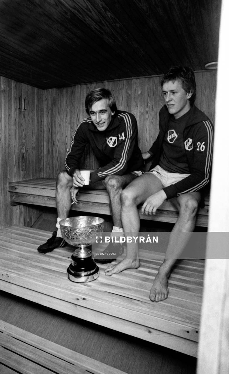 Rutger Backe och Sigge Johansson med pokalen