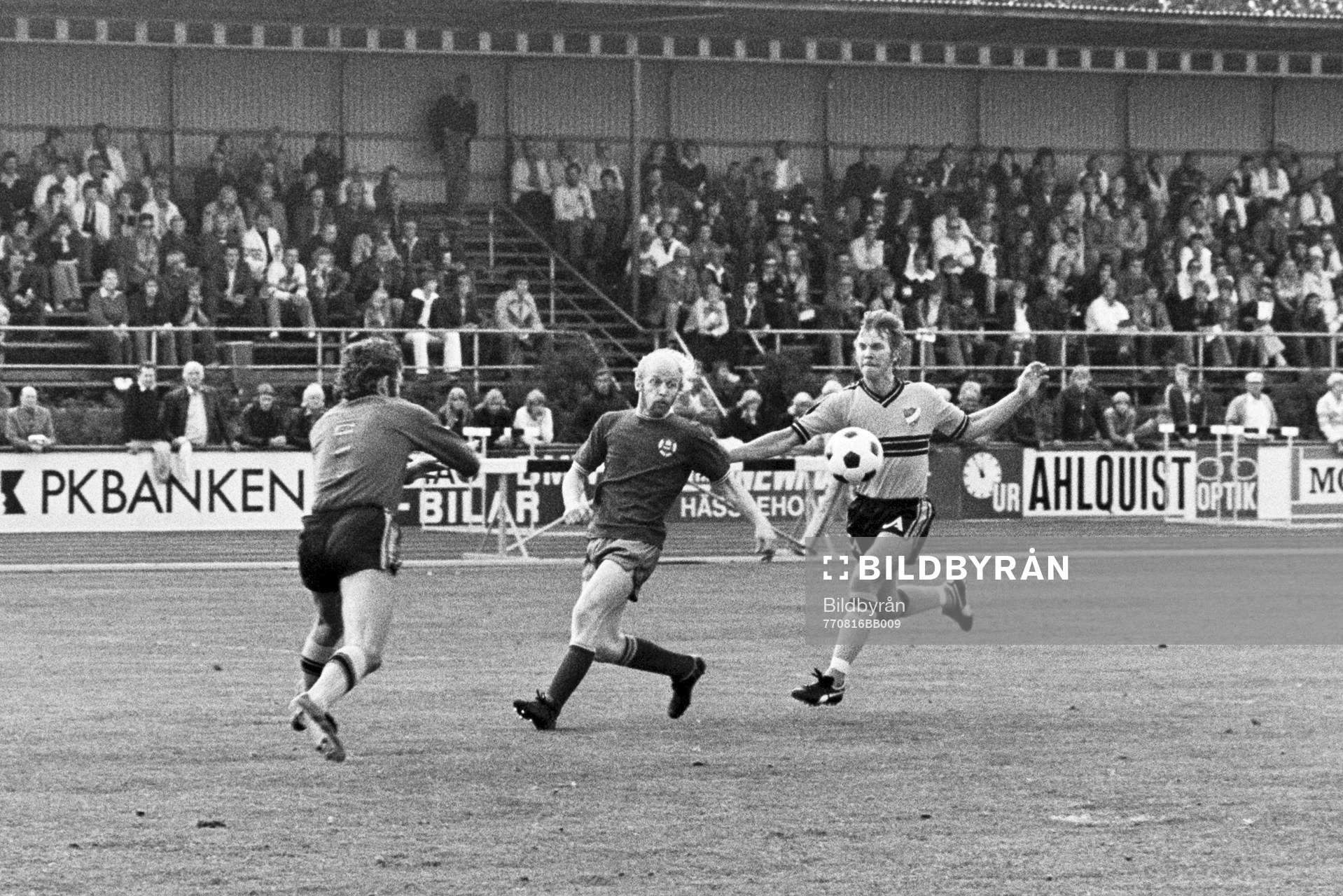 Tom Johansson, Helsingborg uppvaktas av hässleholms