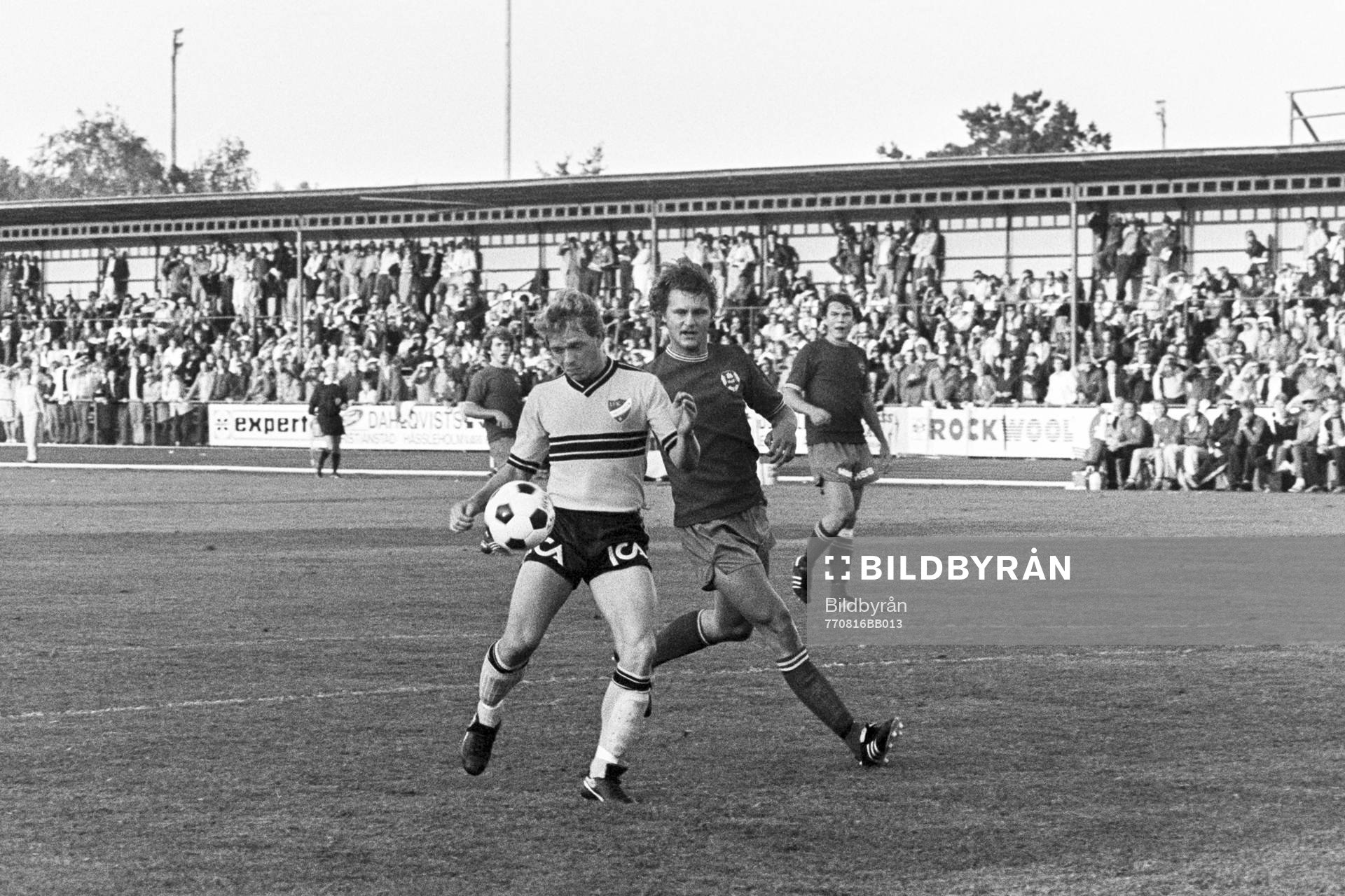 Fotboll, Div 2 södra, IFK Hässleholm - Helsingborg, 3-5: Tommy Lundh, Hässleholm med bollen.