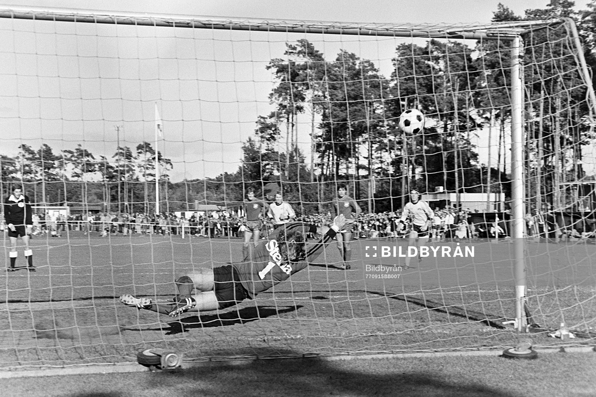 Fotboll, Div 2 södra, Mjällby - Örgryte, 2-4: Situation framför örgrytes målvakt