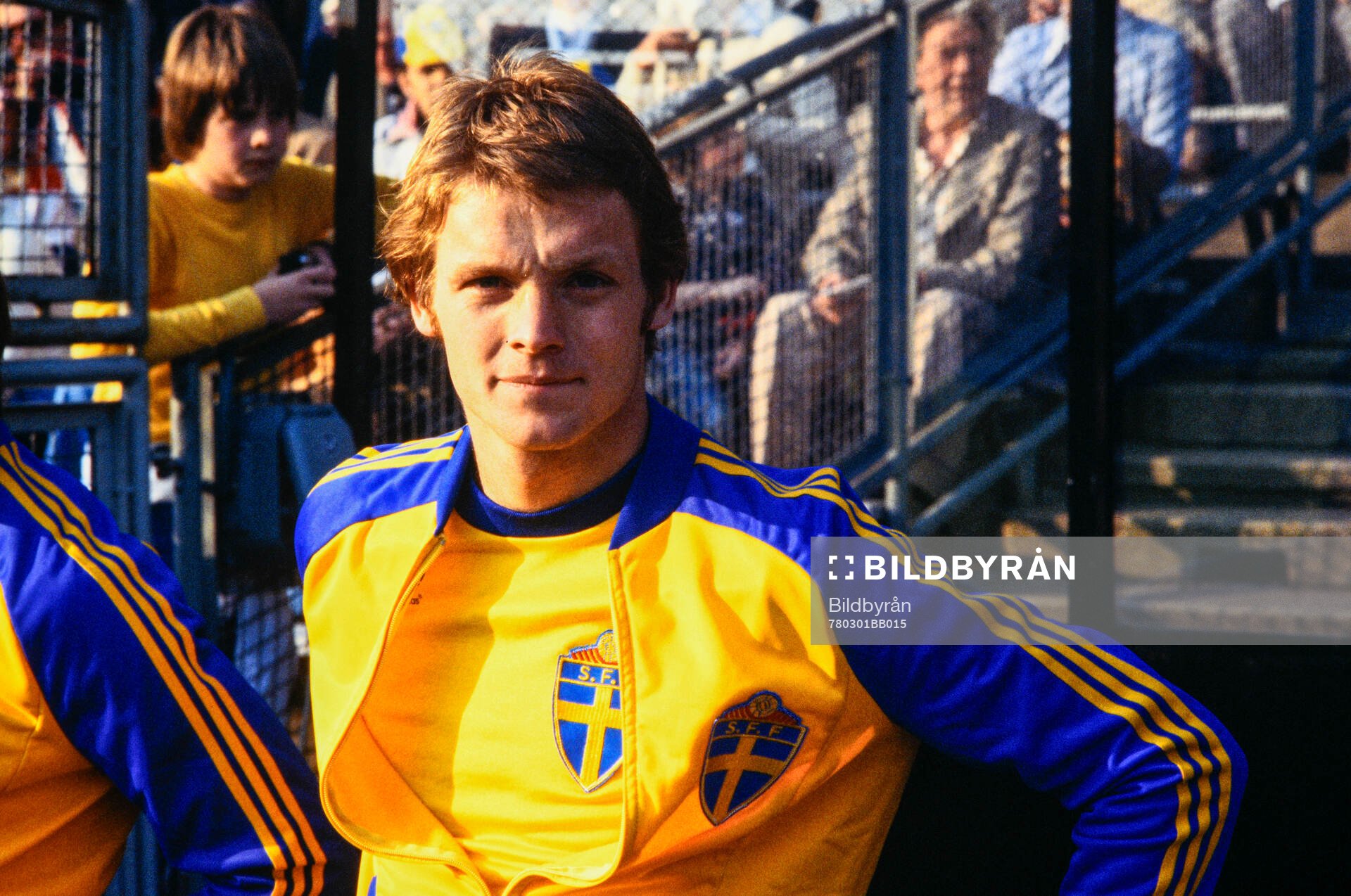 Fotboll, Träningsmatch, Sverige - Aston Villa: Sveriges Torbjörn Nilsson.