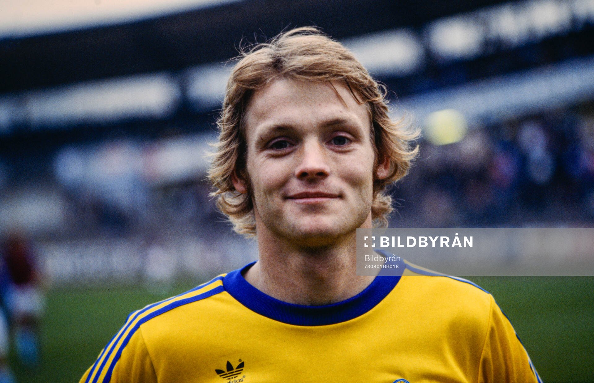 Fotboll, Träningsmatch, Sverige - Aston Villa: Sveriges Torbjörn Nilsson.