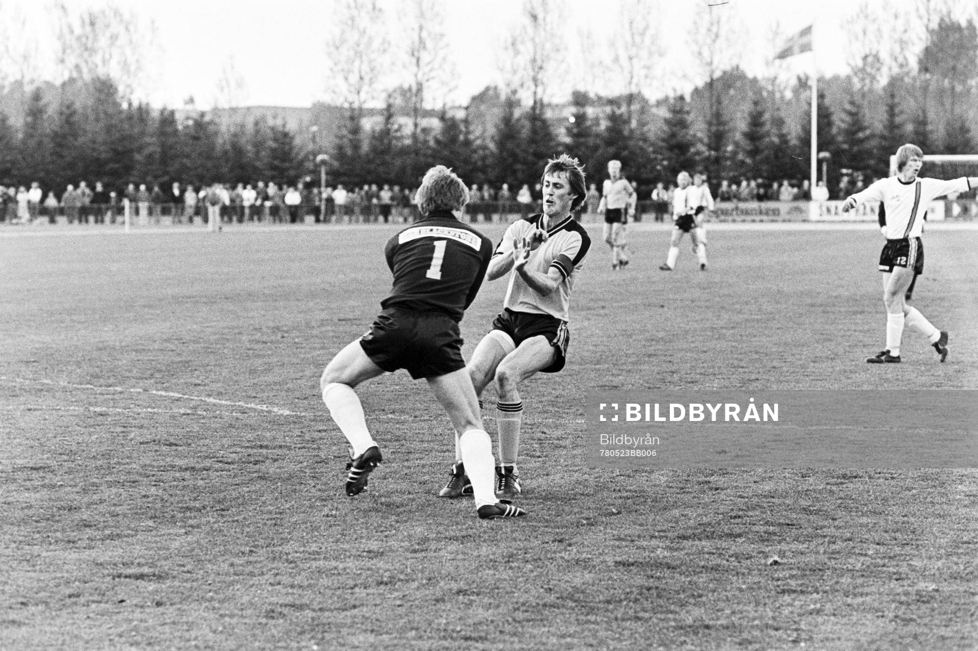 Claes Melin, Hässleholm framför mjällbys målvakt Leif