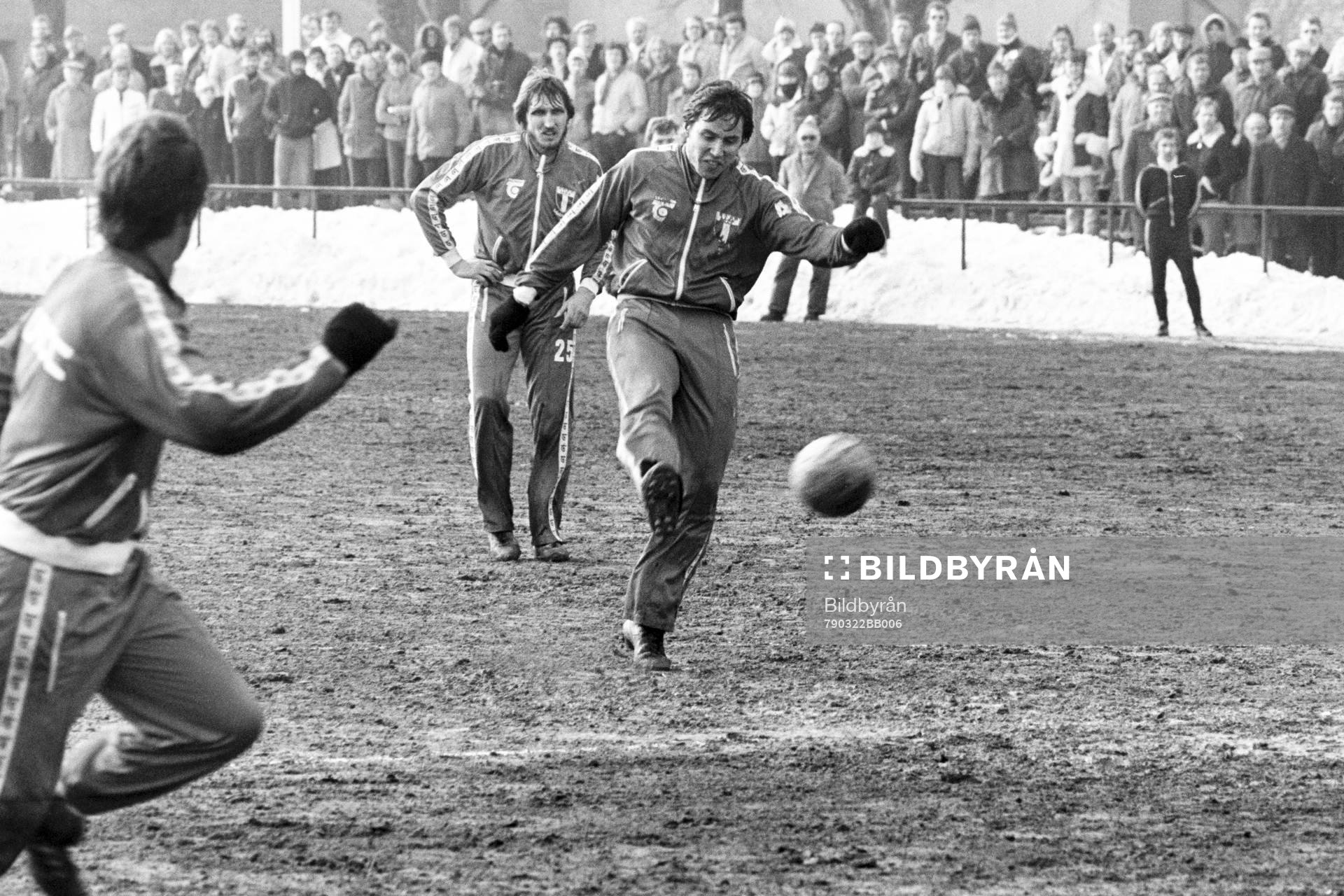 Fotboll, Malmö FF, Träningsmatch: Roy Andersson i skottagen.