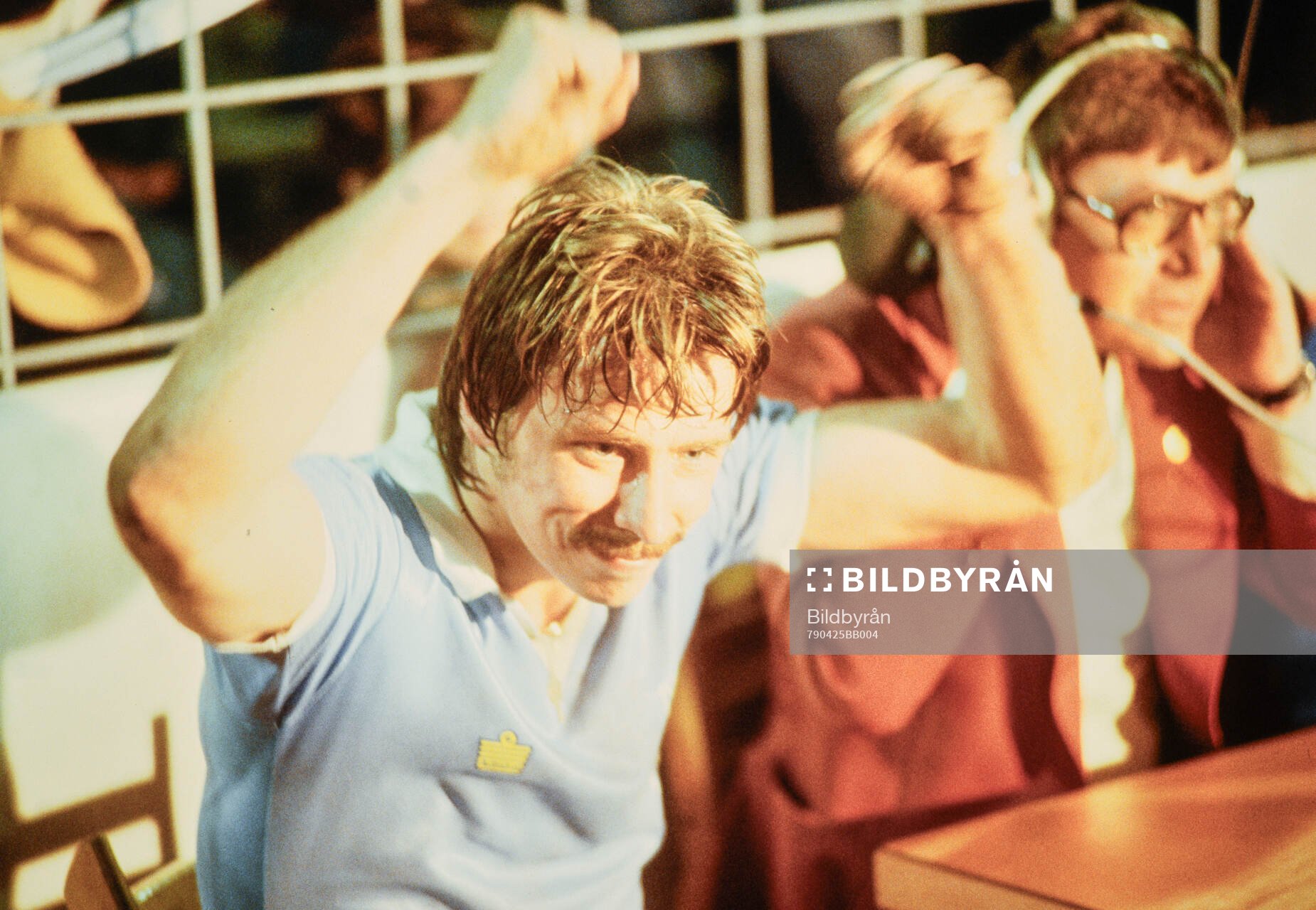 Malmös matchhjälte Tommy Hansson jublar efter segern. T h SVT:s Åke Brolin. Football, Uefa European Cup 1979, Semifinal, Malmo FF - Austria Vienna 1-0: Malmo goal scorer Tommy Hansson.