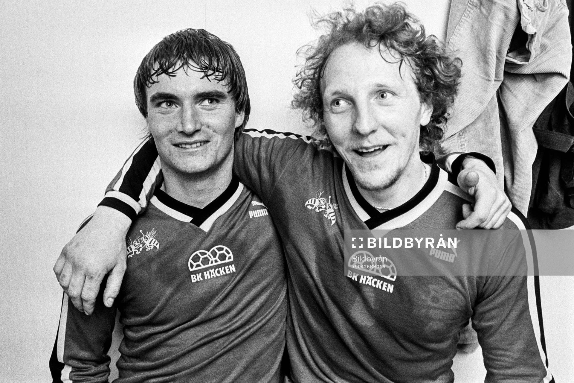 Häckens målskyttar Tony Fischer och Leif Larsson jublar