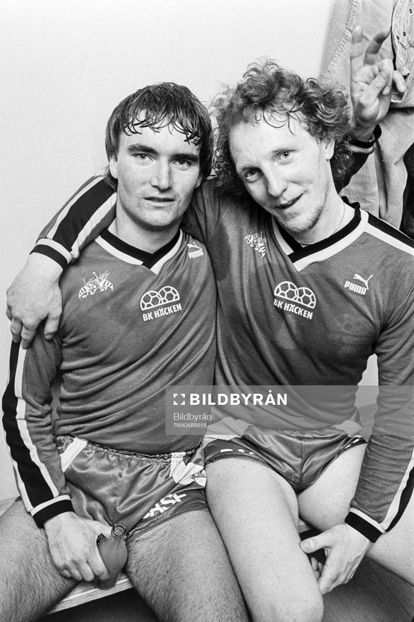 Häckens målskyttar Tony Fischer och Leif Larsson jublar