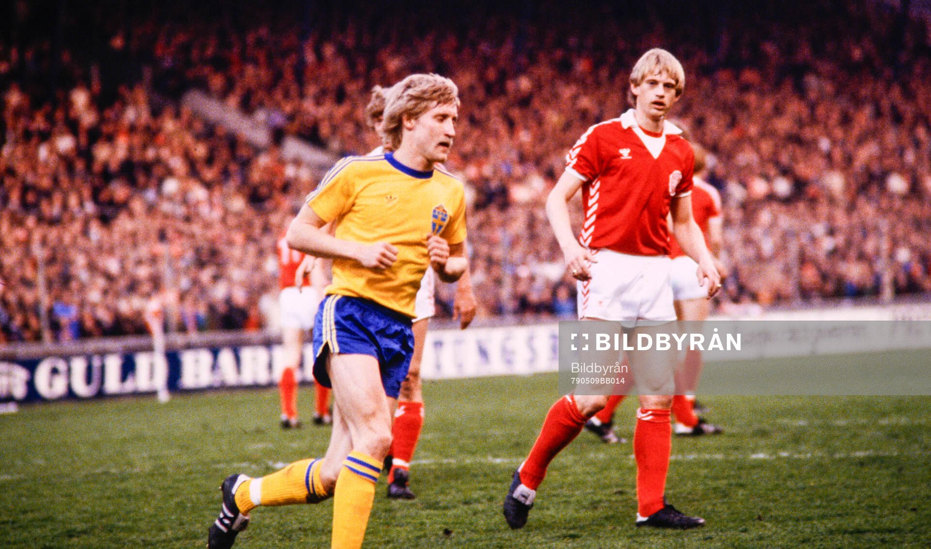 Fotboll, Träningsmatch, Danmark - Sverige 2-2: Sveriges Billy Ohlsson.
