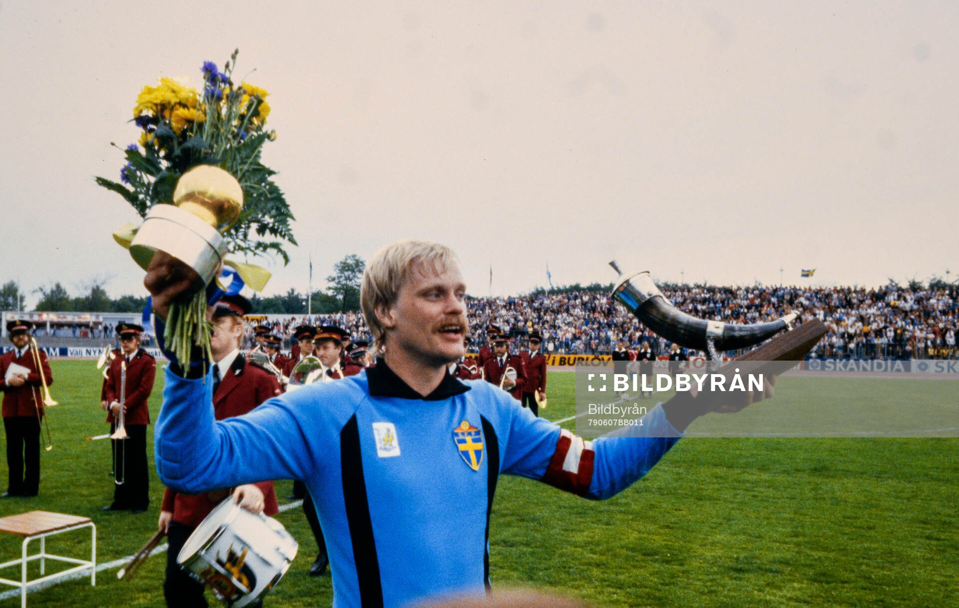 Sveriges målvakt Ronnie Hellström får guldbollen för