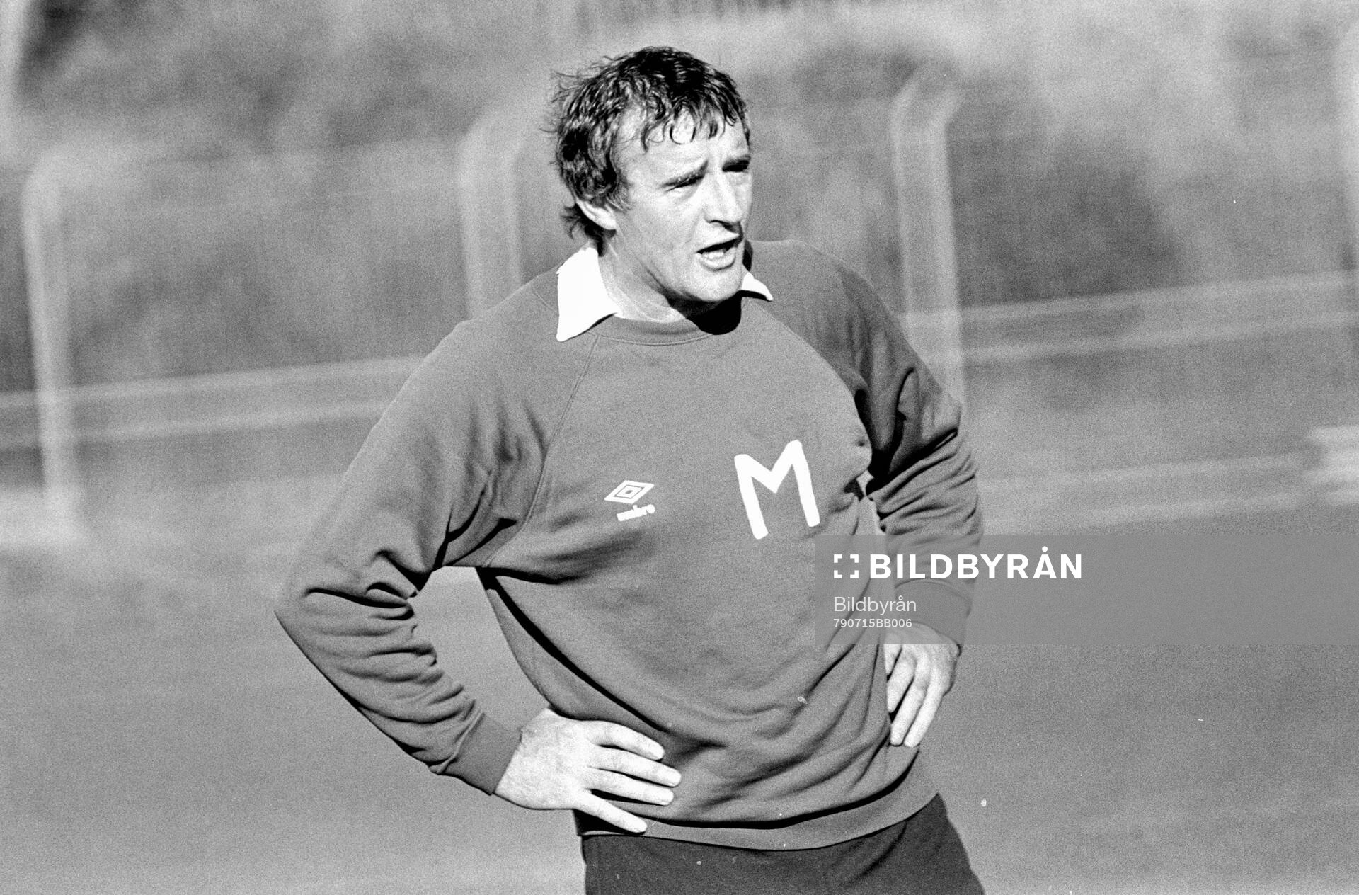 Manager Malcolm Allison at training