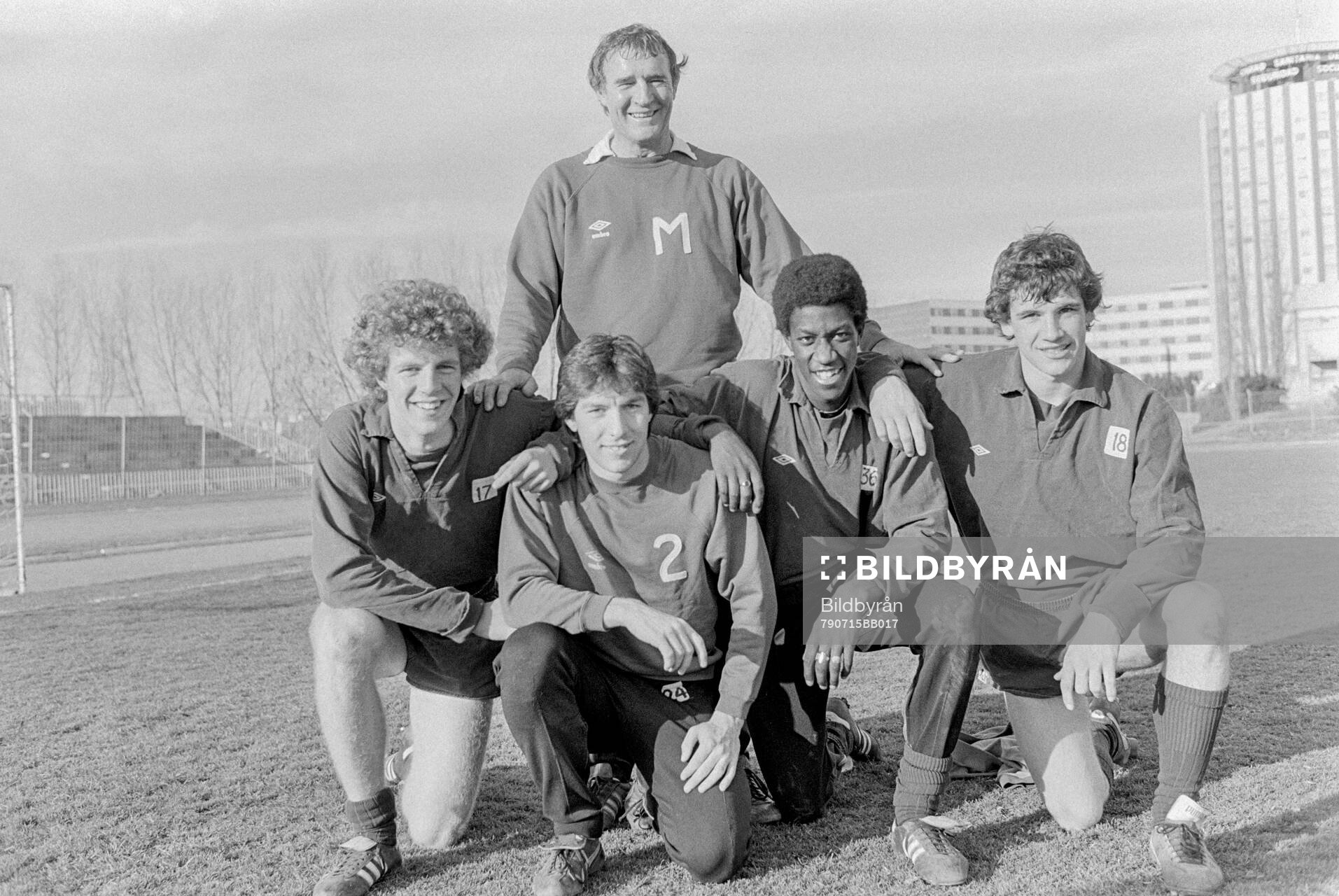 Manager Malcolm Allison with players Tommy Caton, Steve