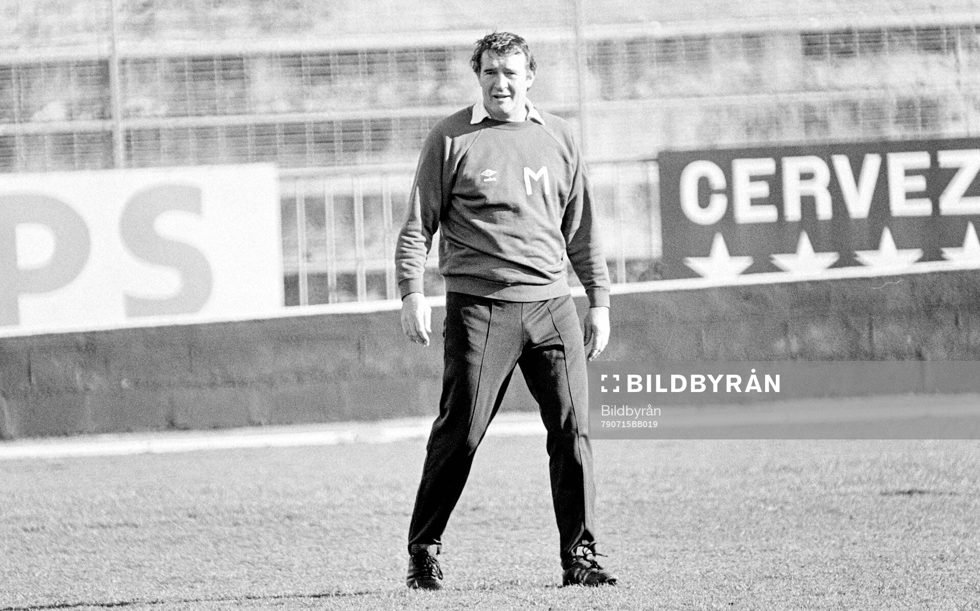 Manager Malcolm Allison at training