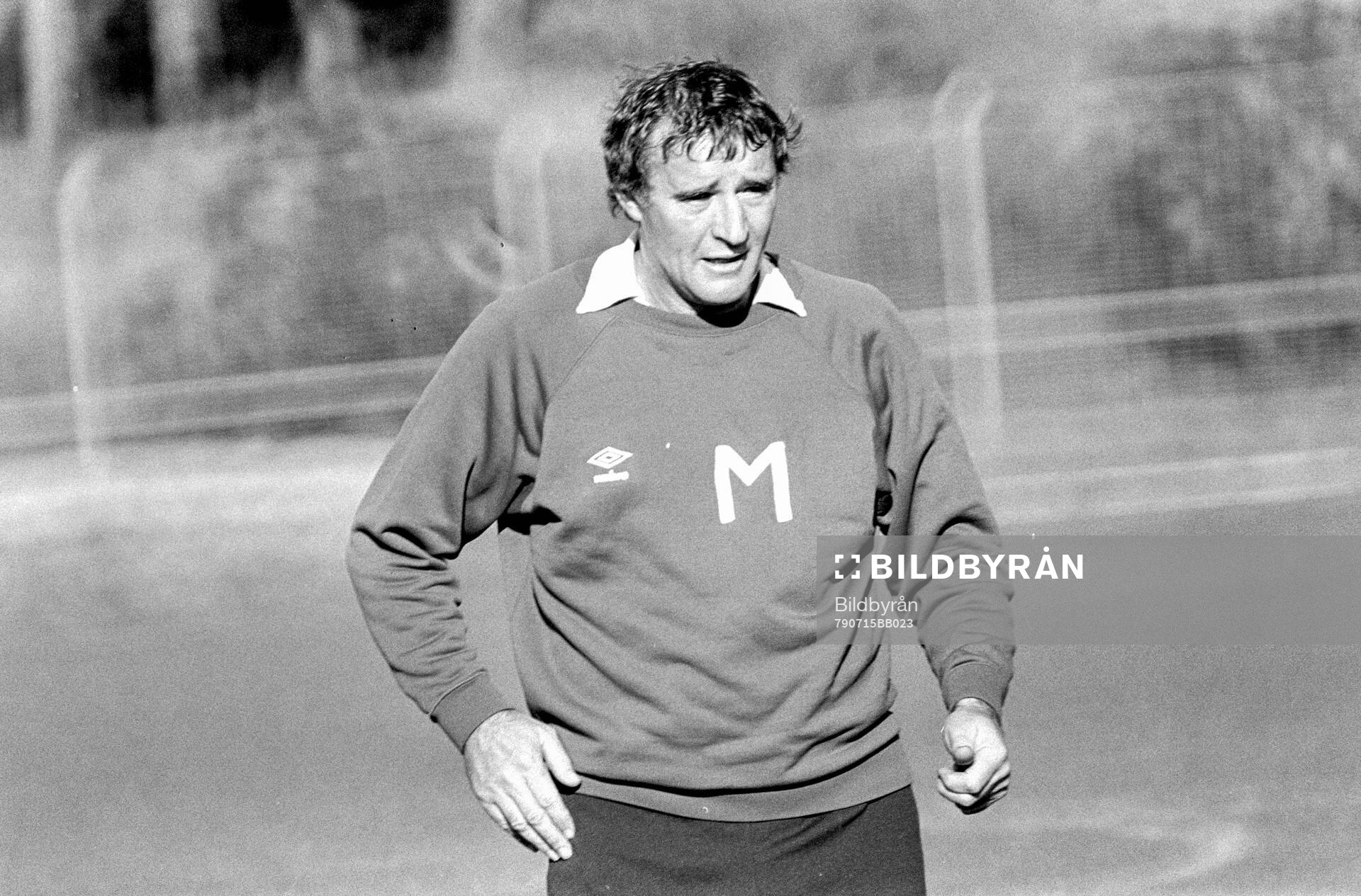 Manager Malcolm Allison at training