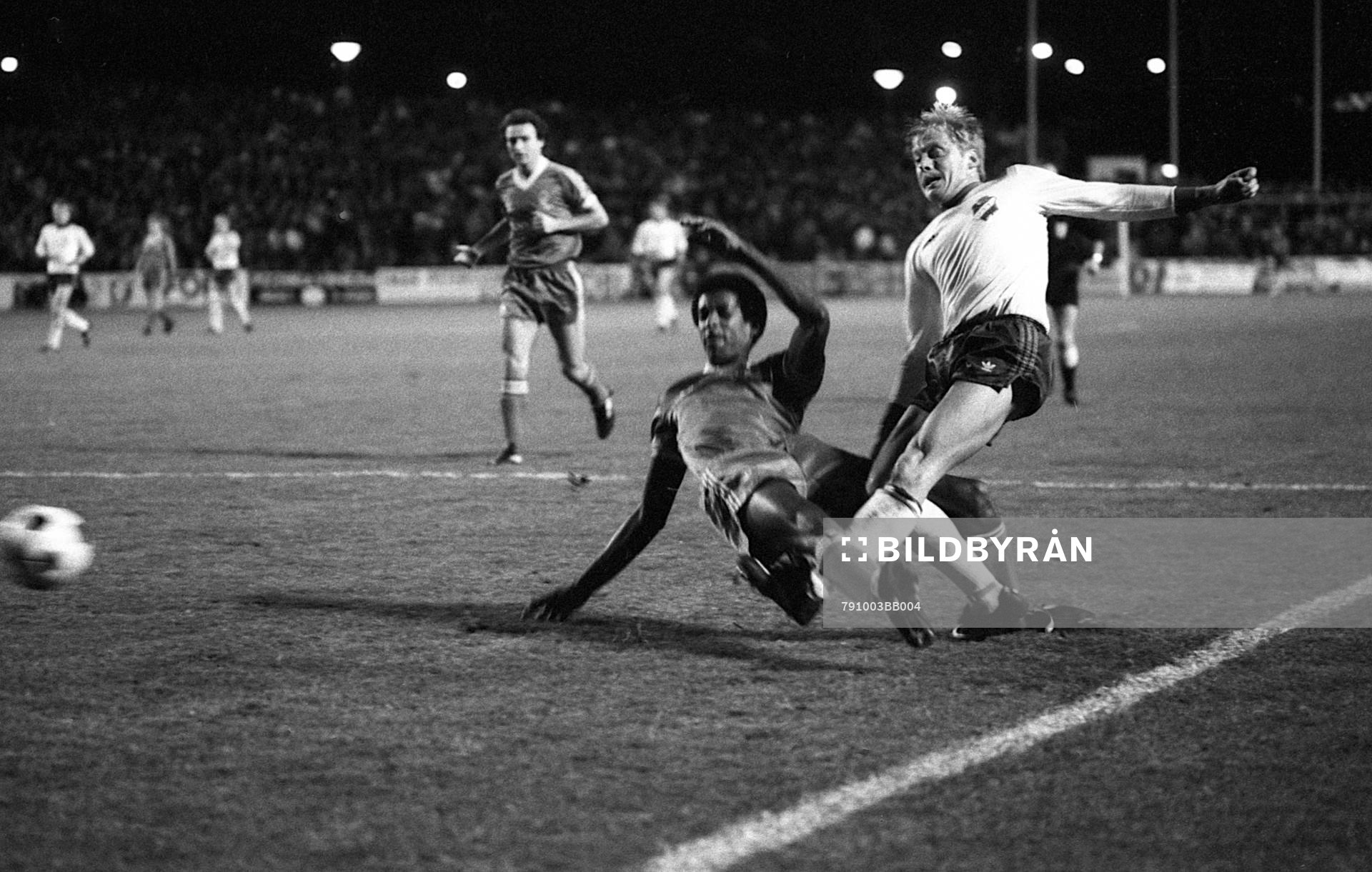 Tommy Evesson, Öster och Viv Anderson, Nottingham