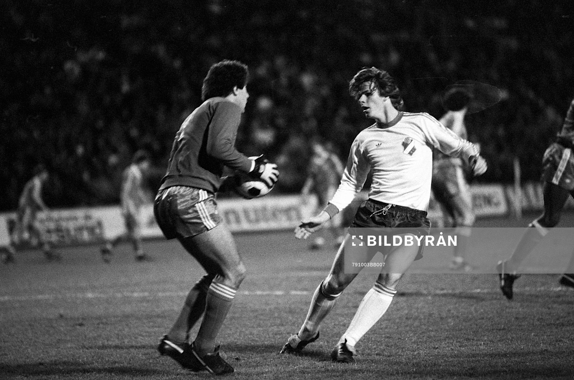 Nottinghams målvakt Peter Shilton och Peter Nilsson, Öster