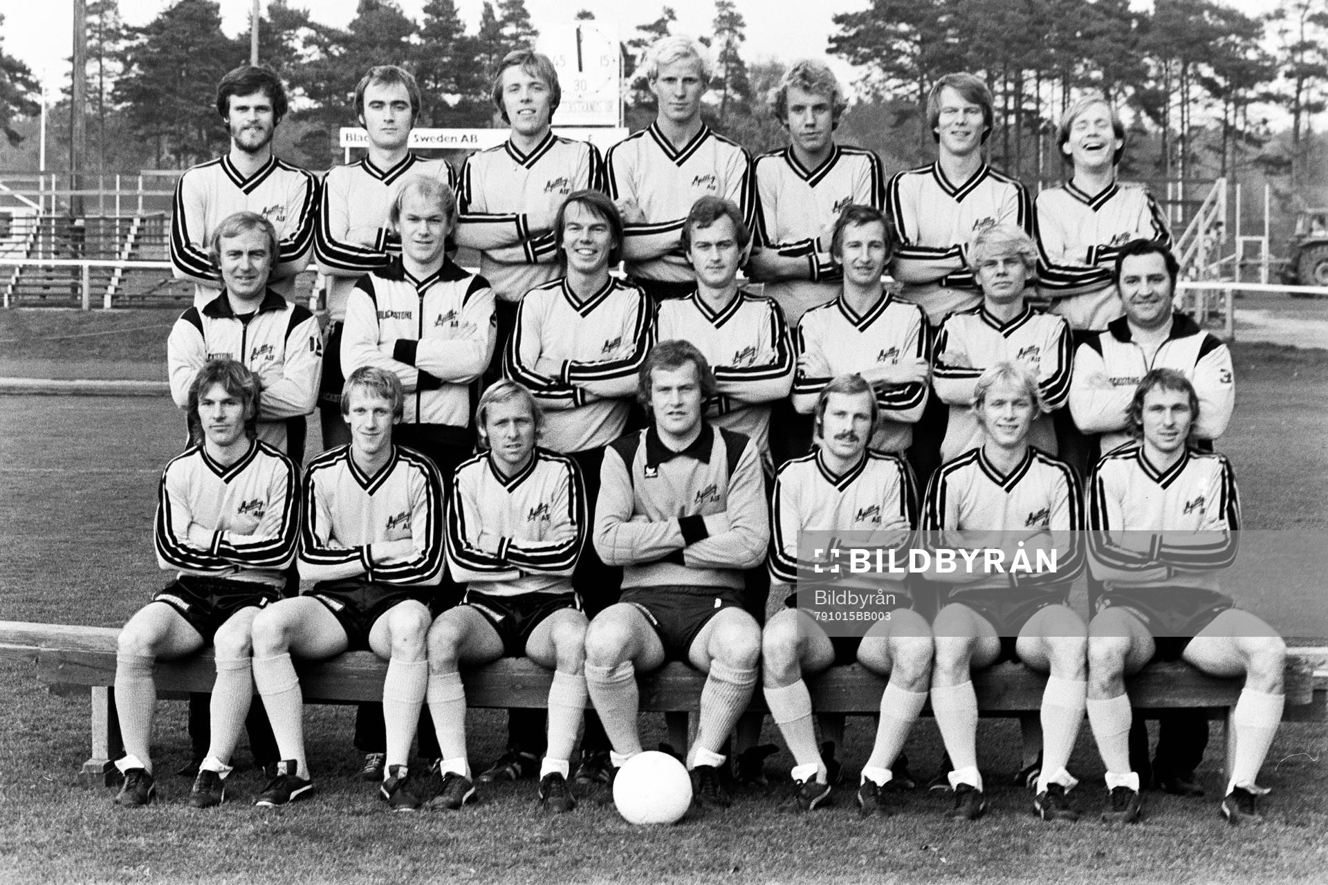 Mjällbys seriesegrande lag. Bakre fr.v.  Lars-Erik