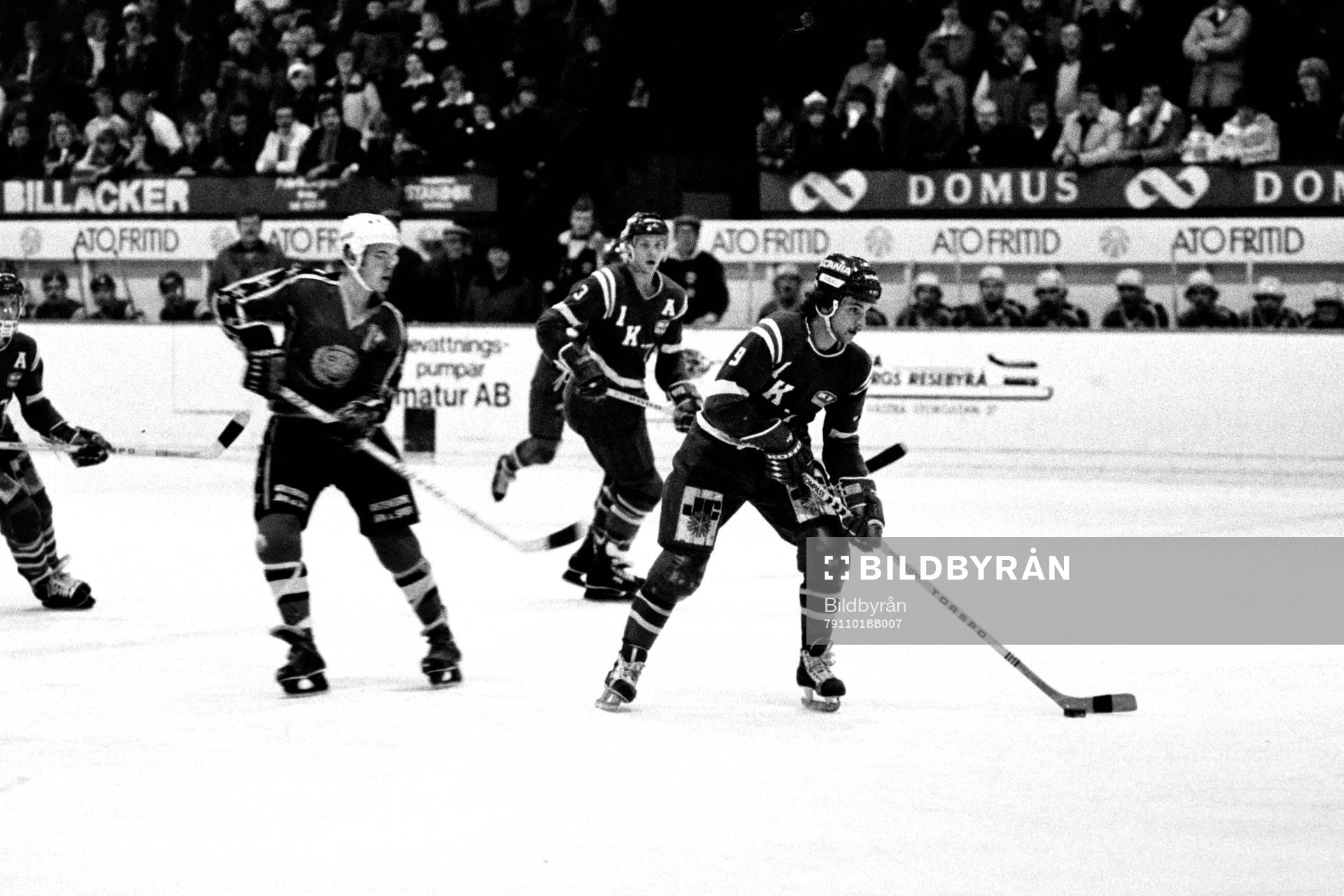 En oskarshamnsspelare med pucken