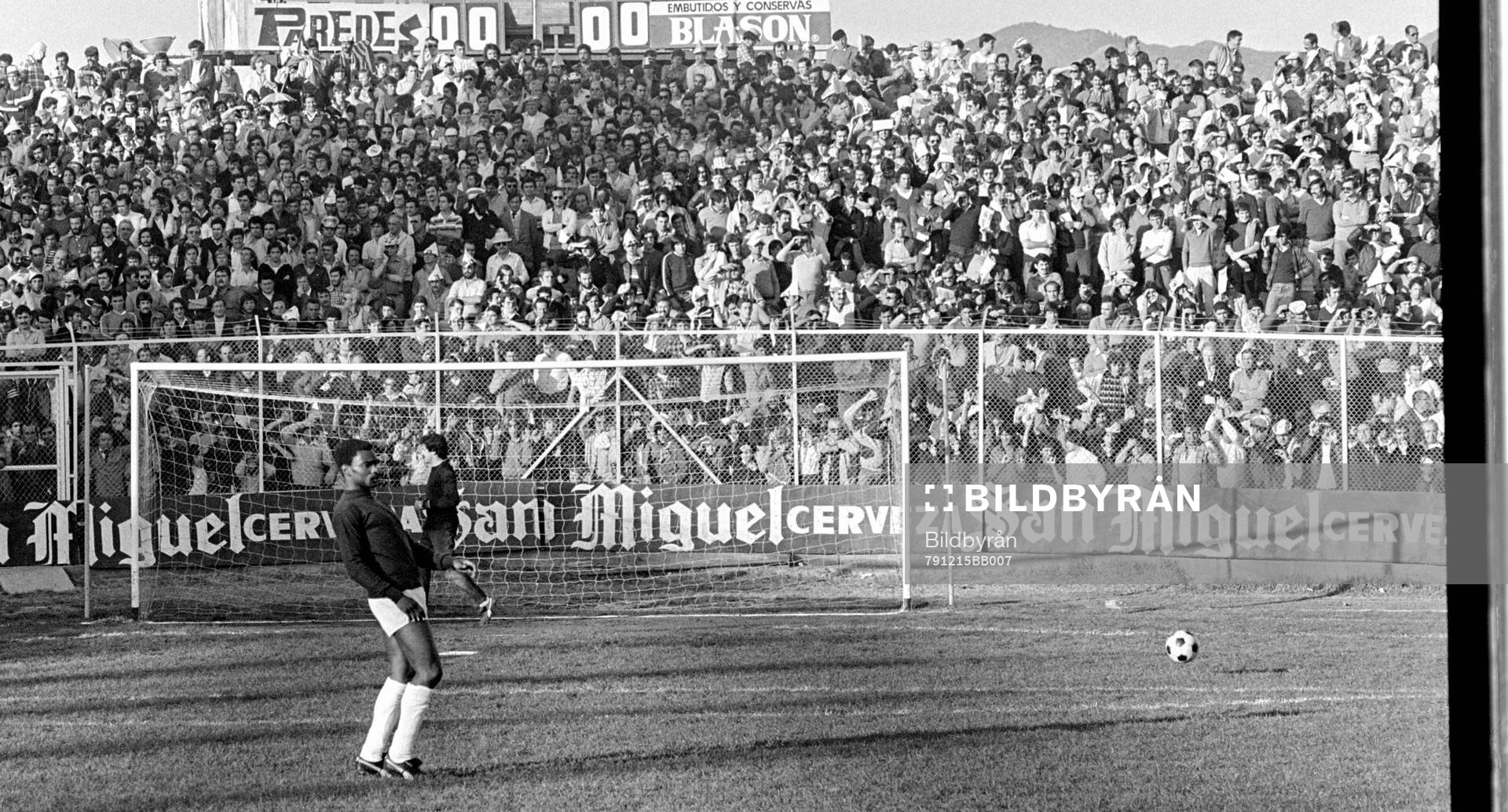 Football, La Liga, Spain, 1979-80, Malaga - Real Madrid: Real Madrids Laurie Cunningham.