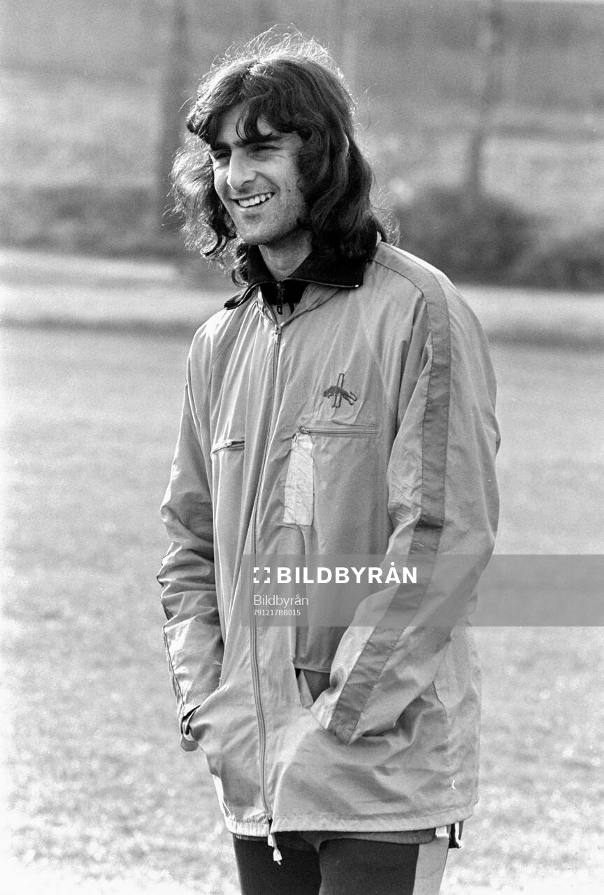 Mario Kempes at training