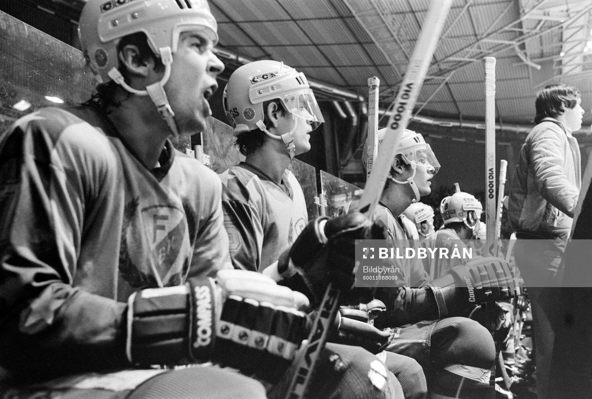 Närmast Tommy Möller och Håkan Loob, Färjestad