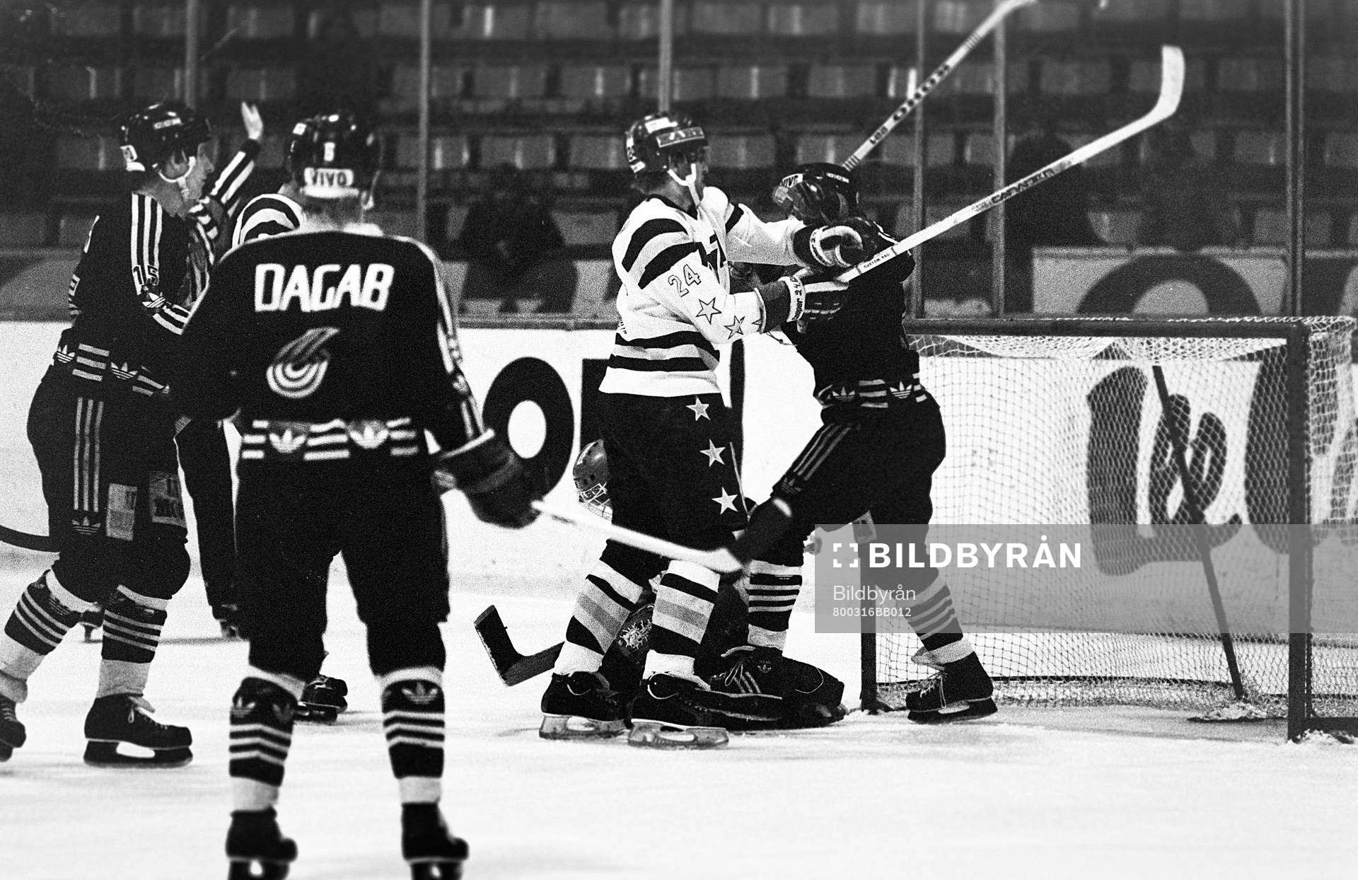 Anders Karlsson, HV71 i bråk vid målburen