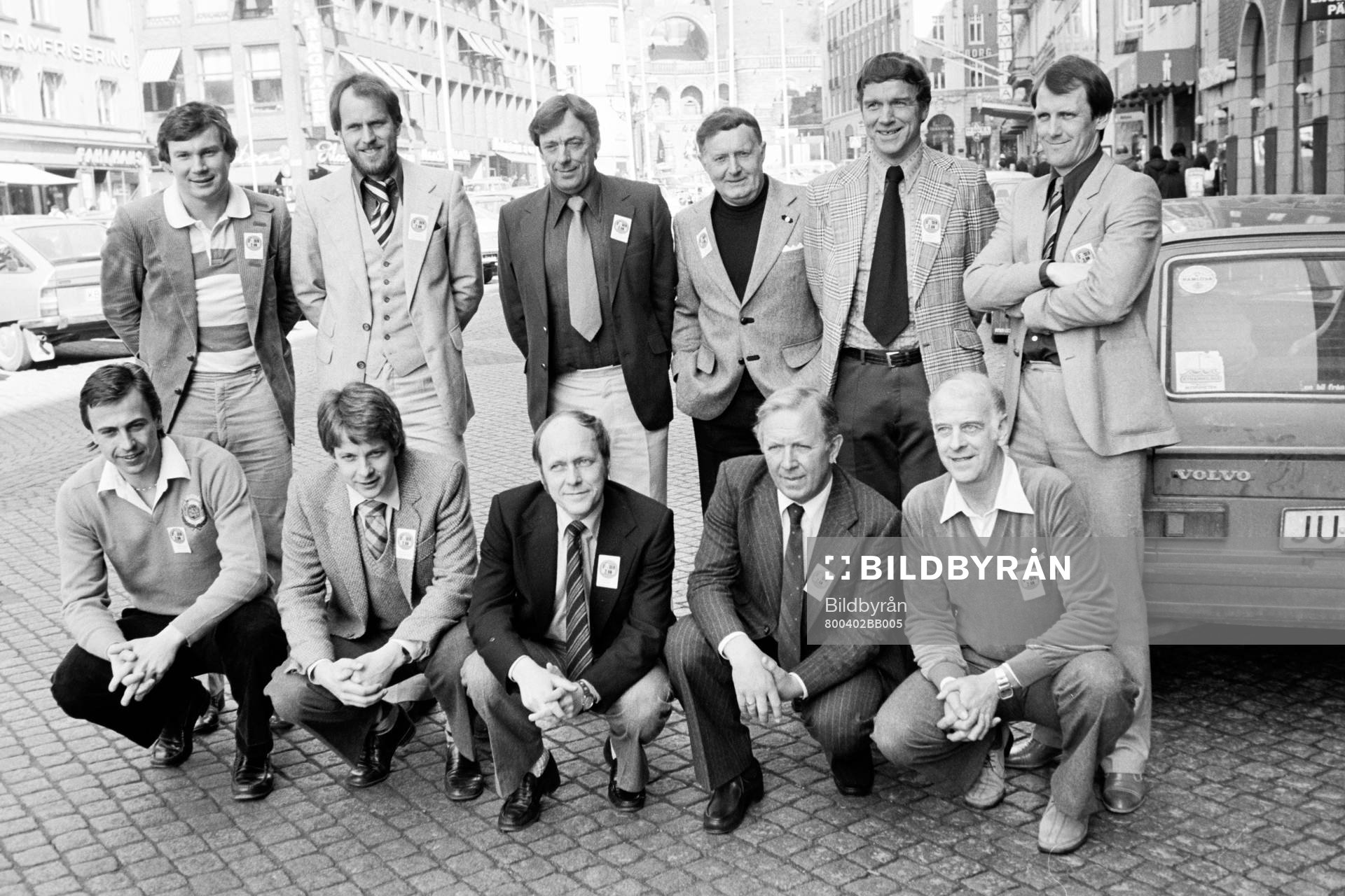 Tränarna på plats. Bl.a Agne Simonsson, Jan Sjöström,