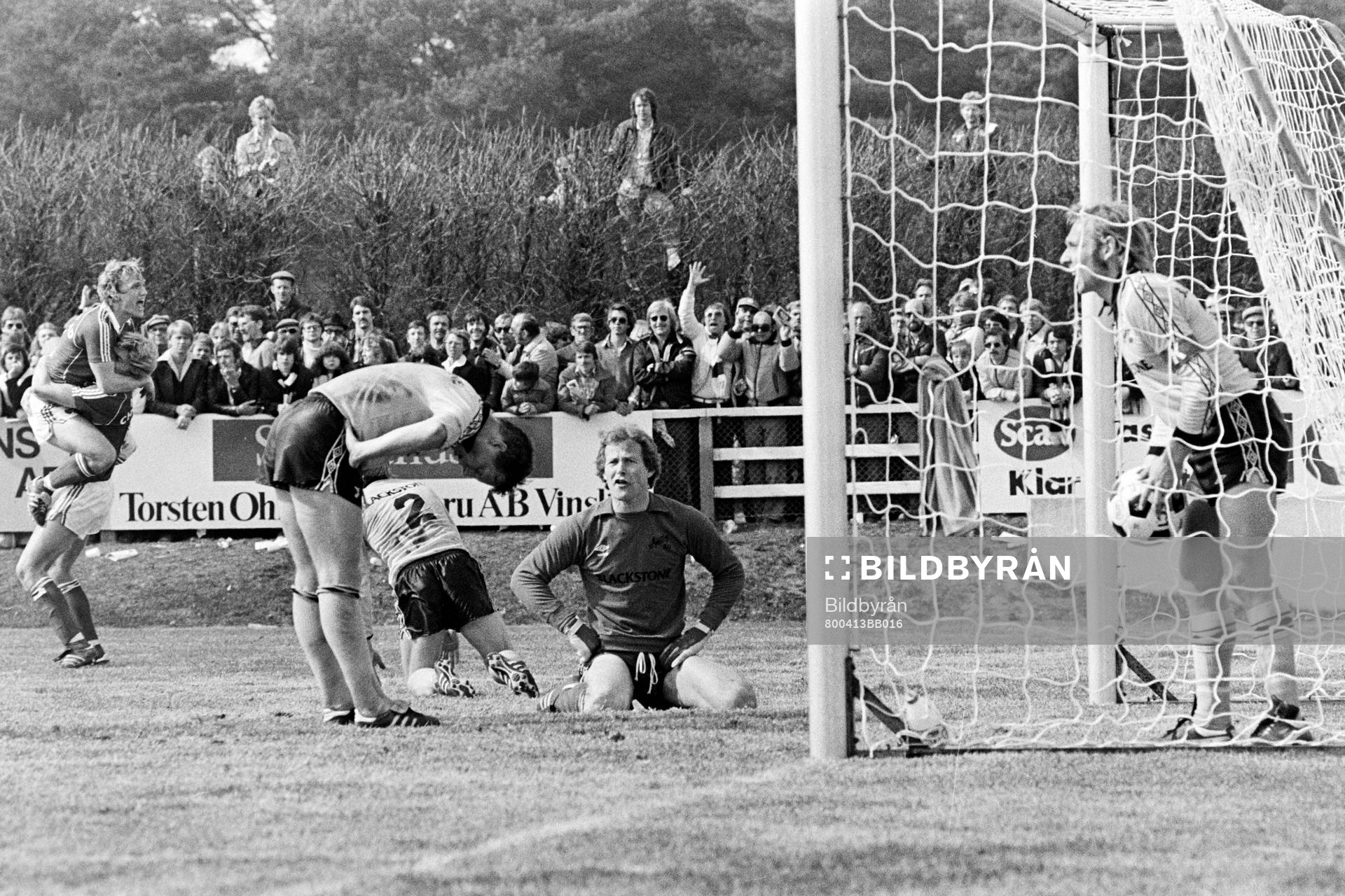 Thomas Sunesson har gjort 1-0 till Kalmar och får Benno