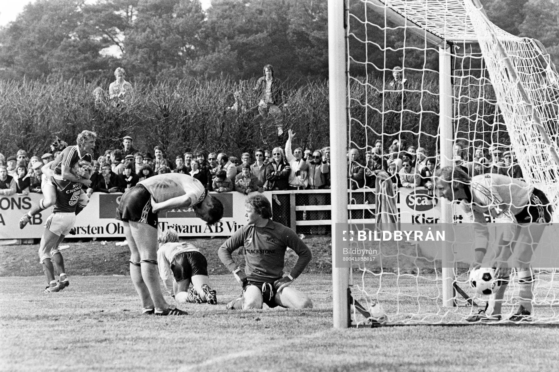 Thomas Sunesson har gjort 1-0 till Kalmar och får Benno
