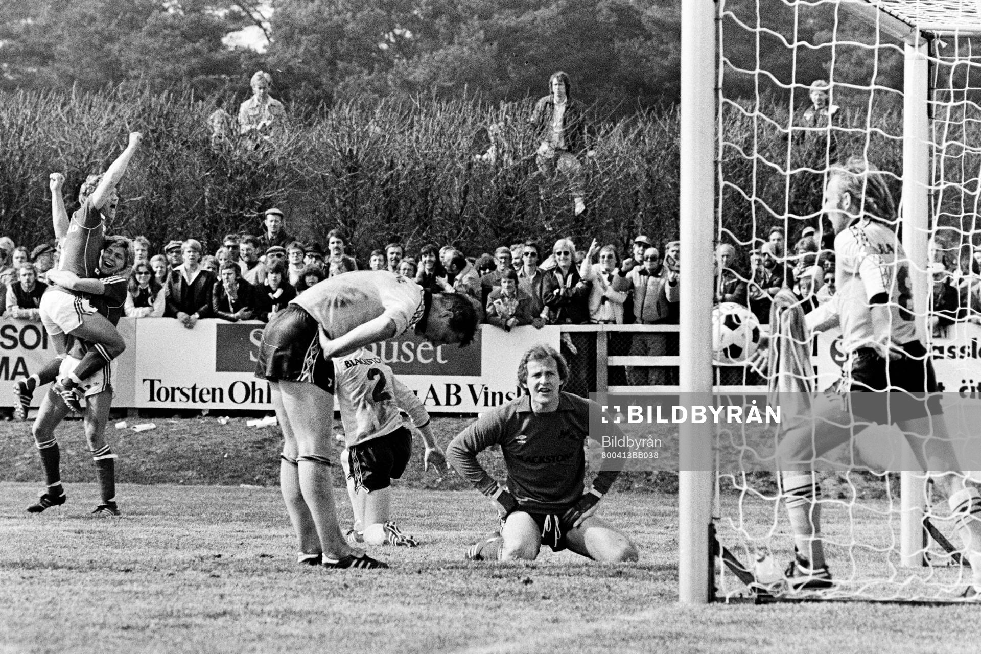 Thomas Sunesson har gjort 1-0 till Kalmar och får Benno