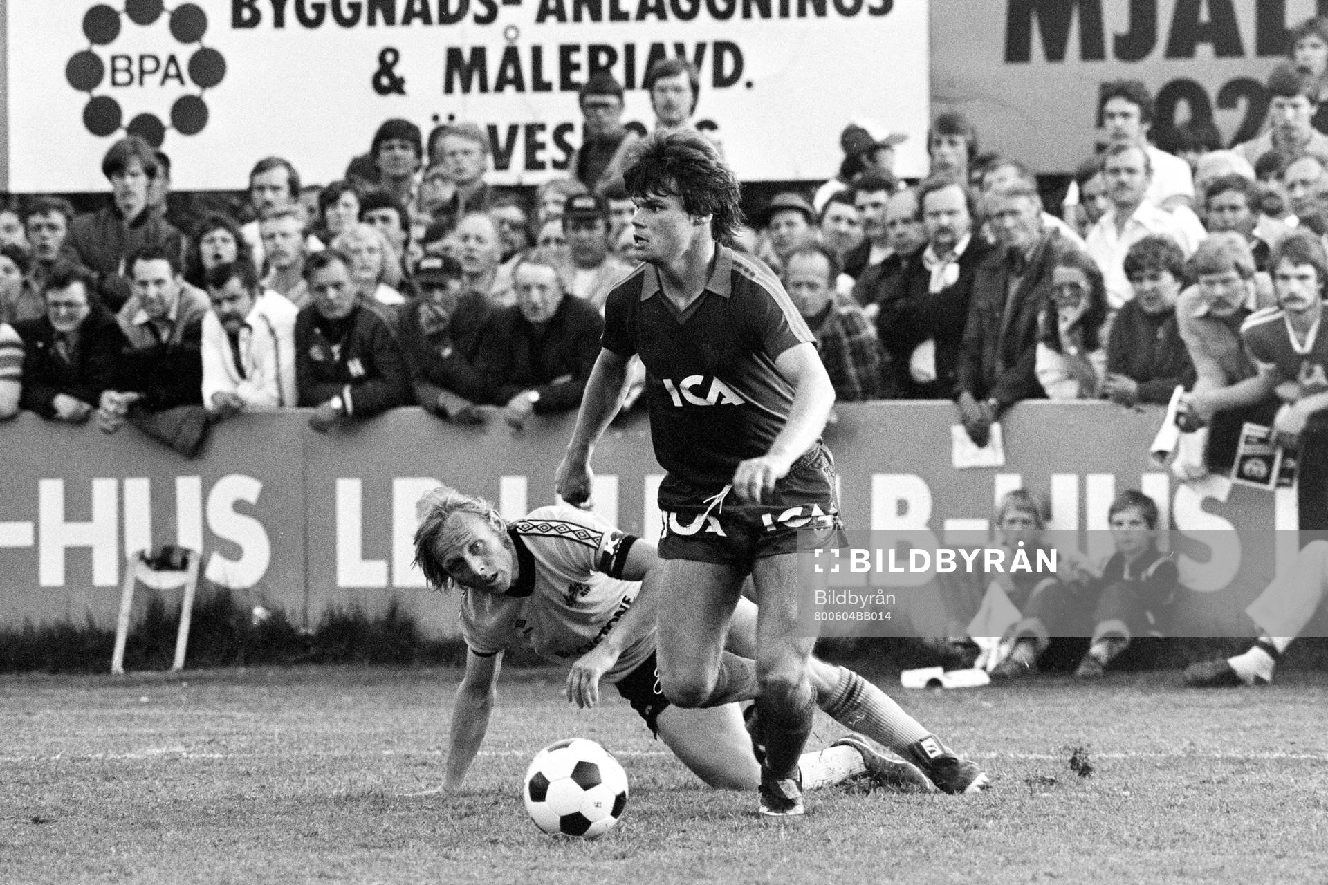 Östers Peter Nilsson och mjällbys Sven-Bertil Andersson i