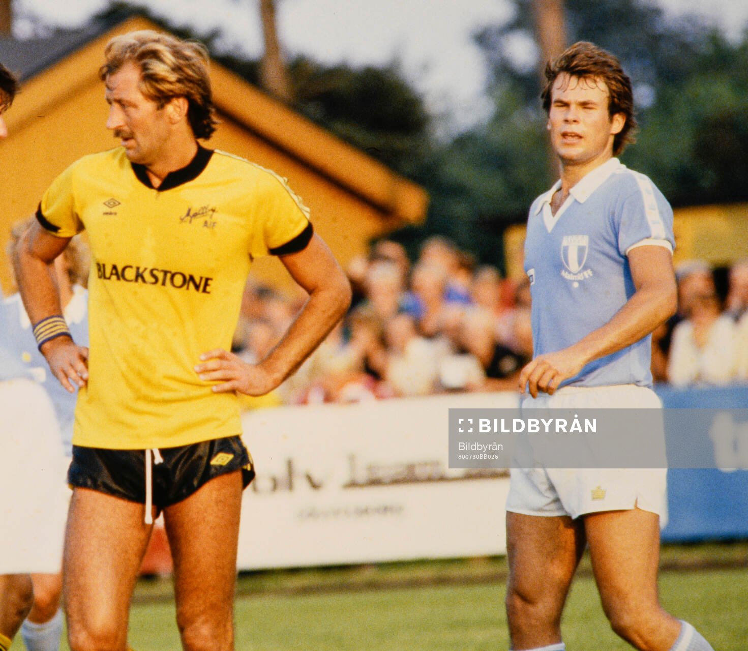 Mjällbys Frank Worthington, t h Malmös Magnus Andersson