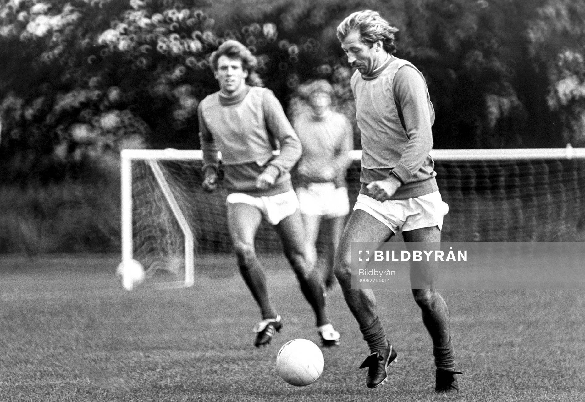 Frank Worthington med bollen
