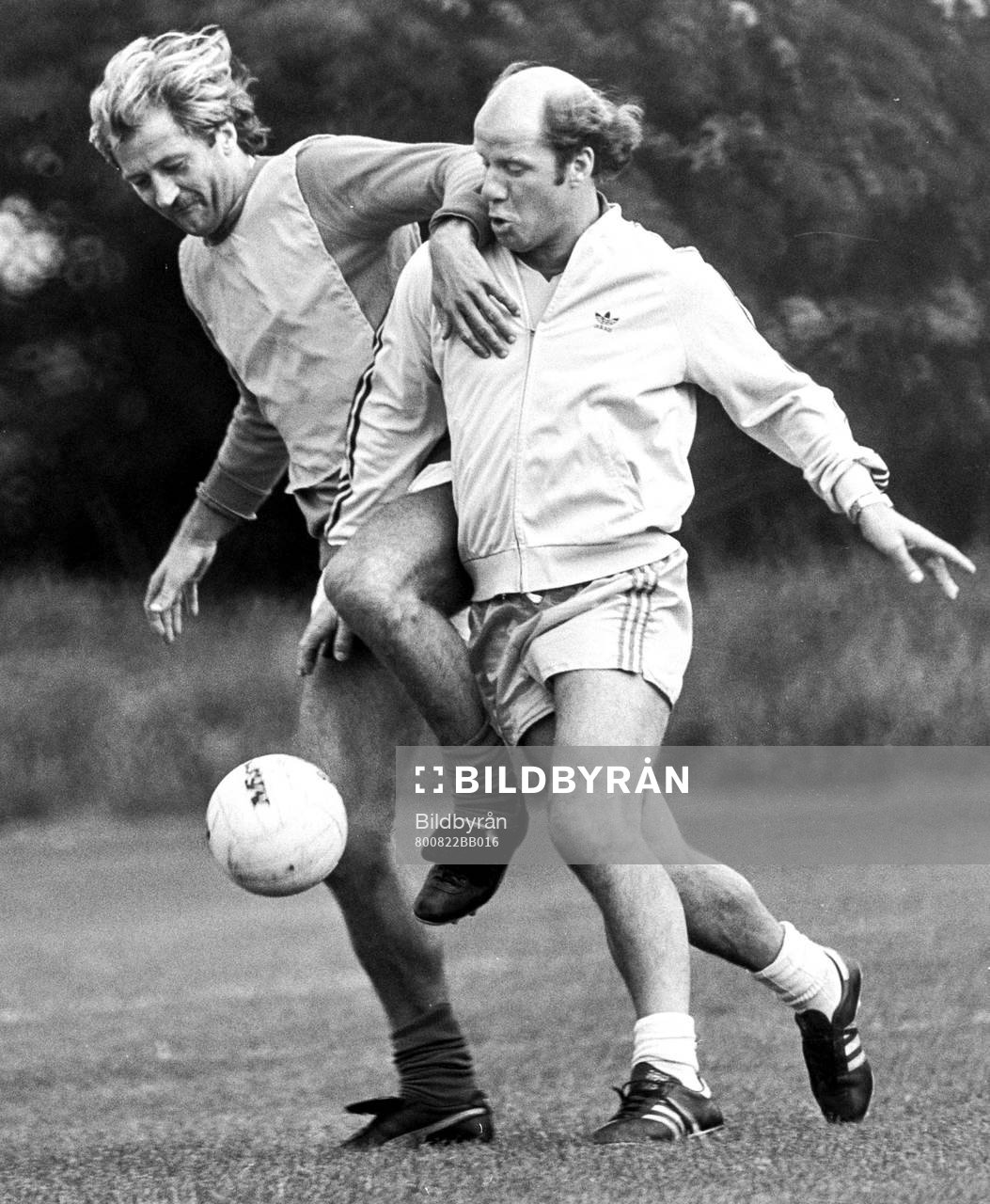 Frank Worthington med bollen