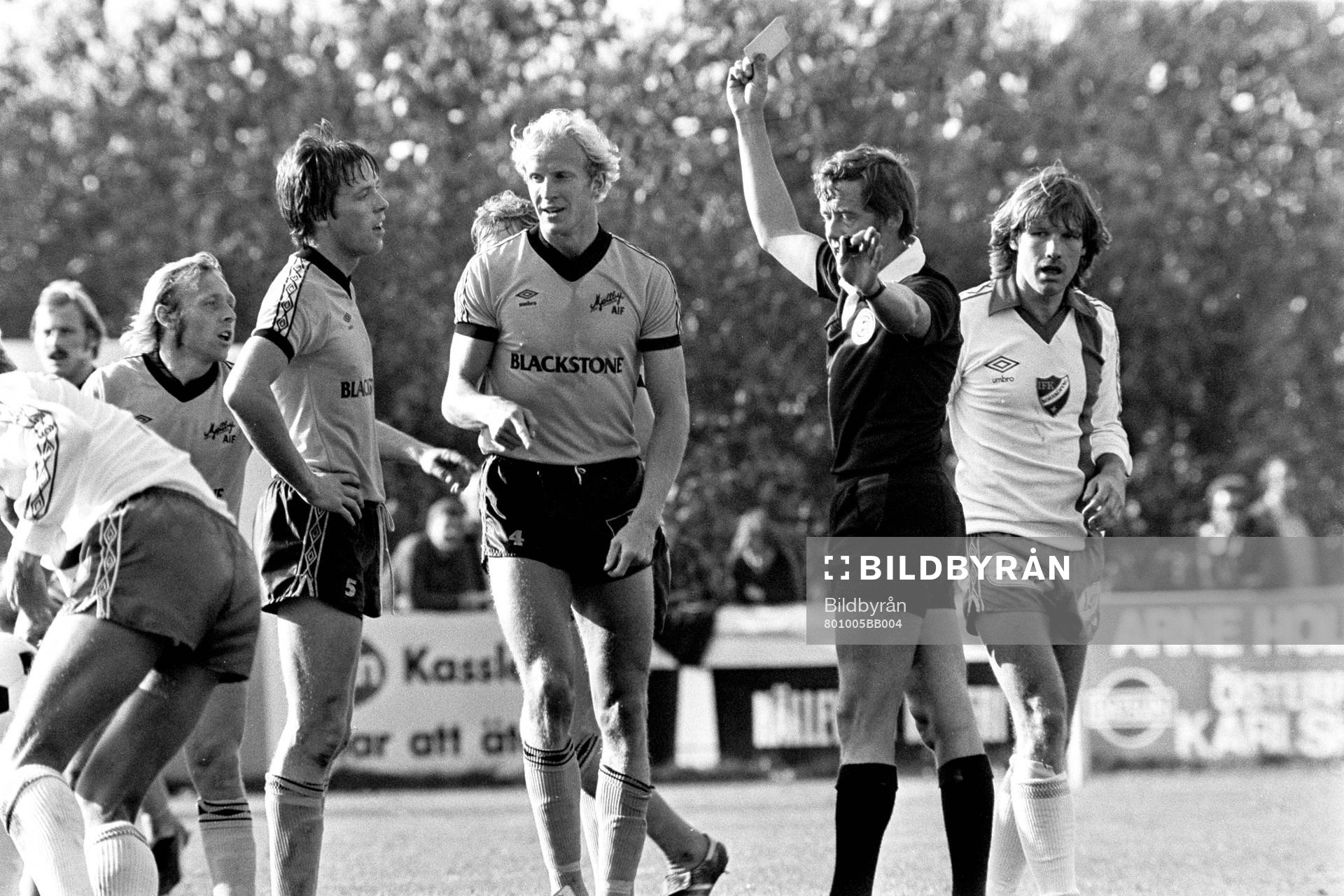 Mjällbys Roy Nylander och domare Ingemar Johansson, Skövde