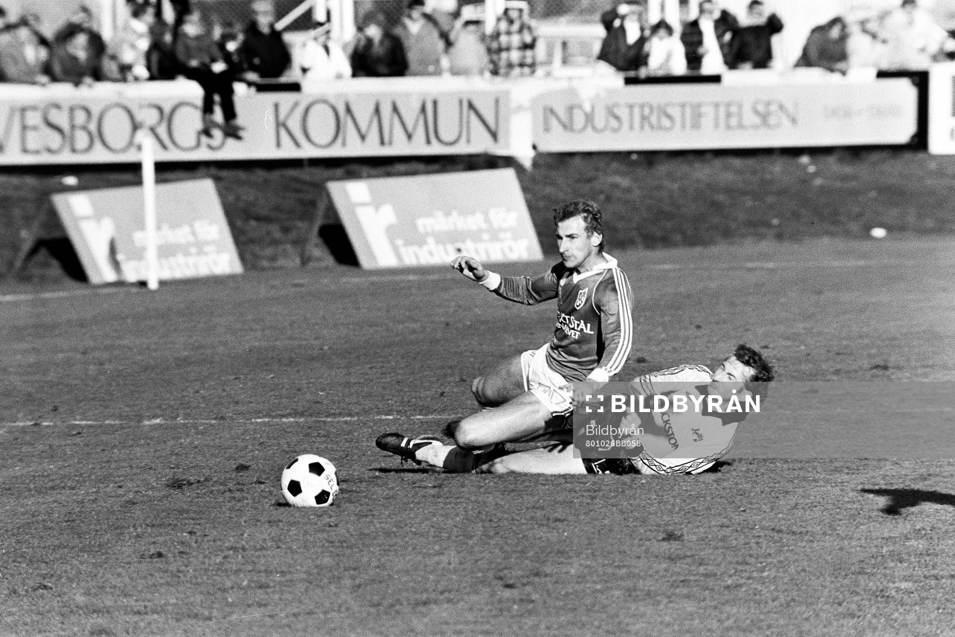  Bo Theorin, Brage i kamp med en mjällbyspelare.