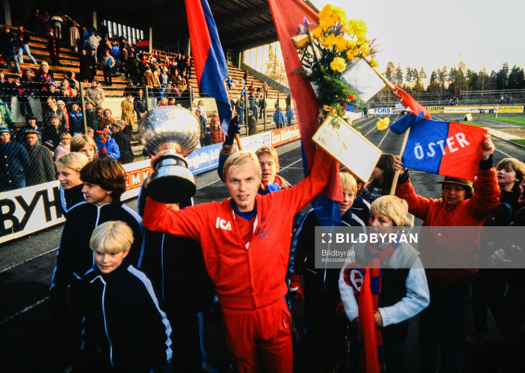 Östers Håkan Arvidsson firar SM-guldet 1980 med Von