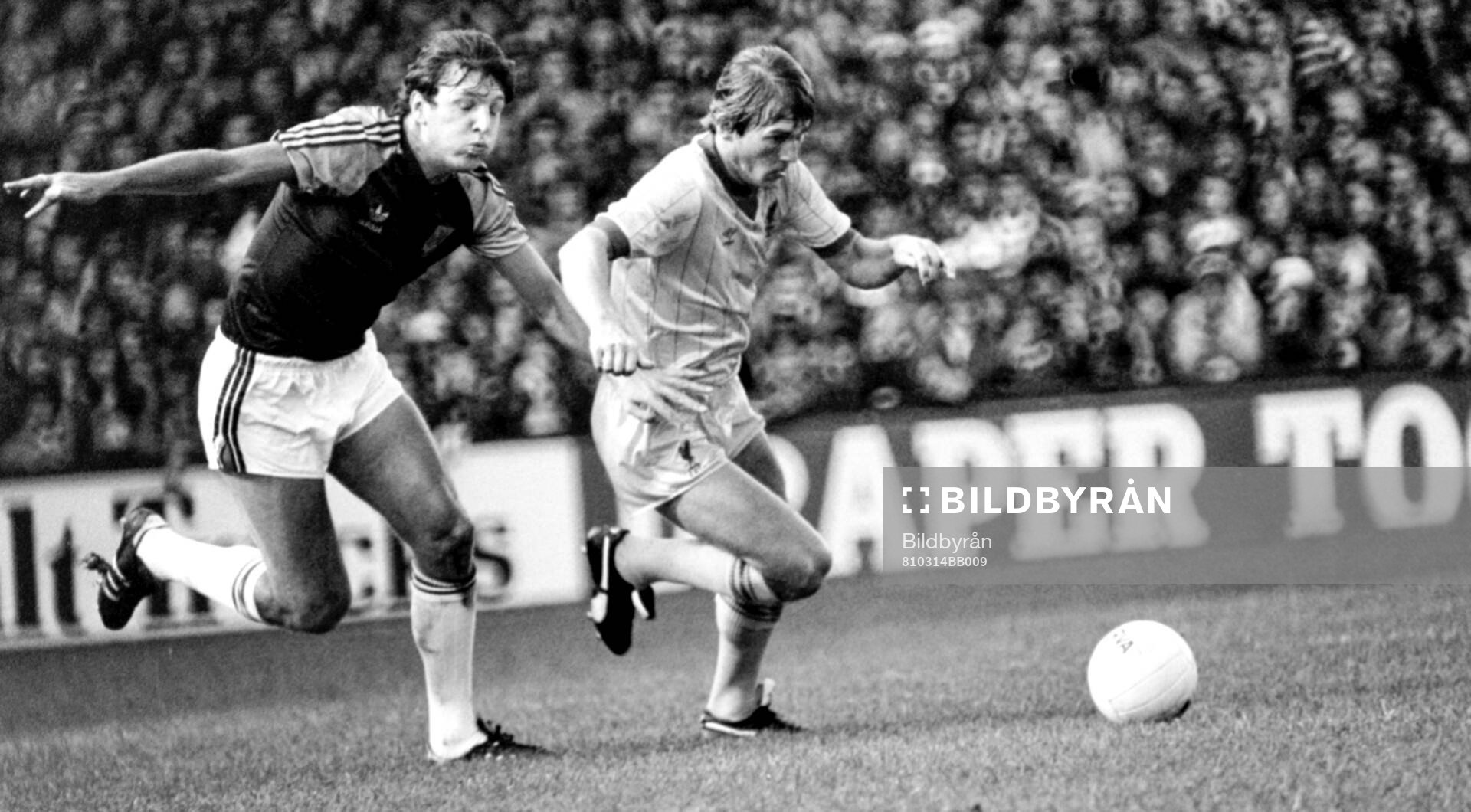Football, Division One, England, West Ham - Liverpool 1-1: Alvin Martin of West Ham, Kenny Dalglish of Liverpool.