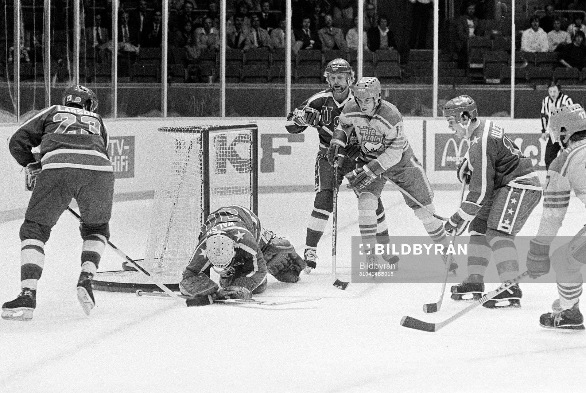 Walsh, målvakt i USA med pucken i säkert förvar