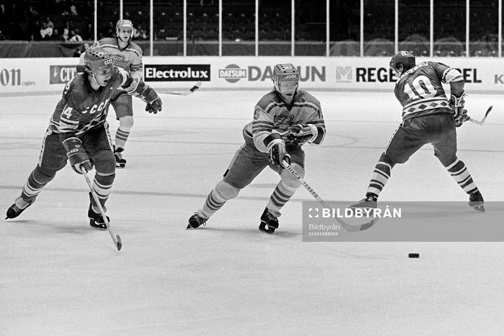 Mats Näslund med pucken