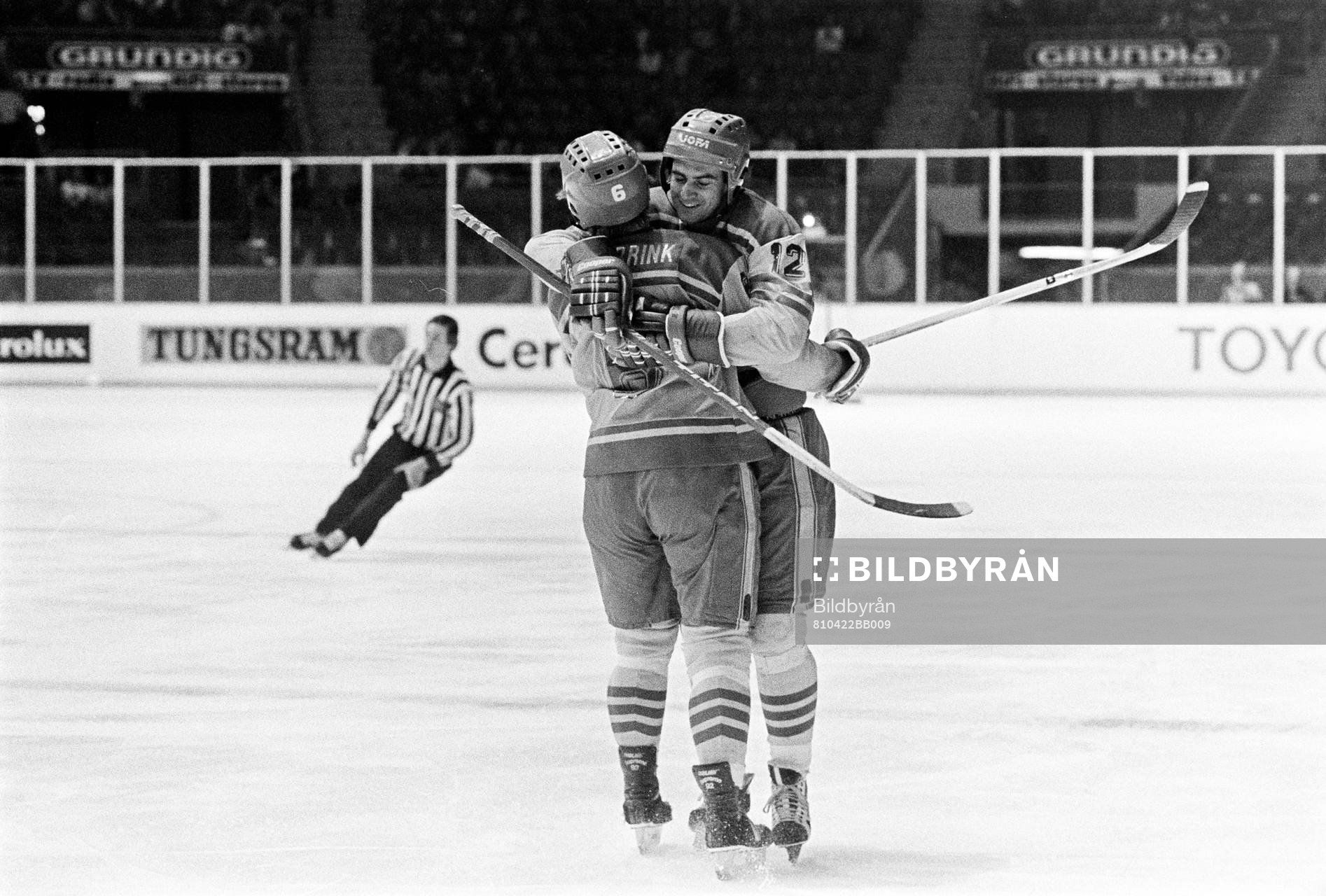 Anders Eldebrink och Roland Eriksson jublar