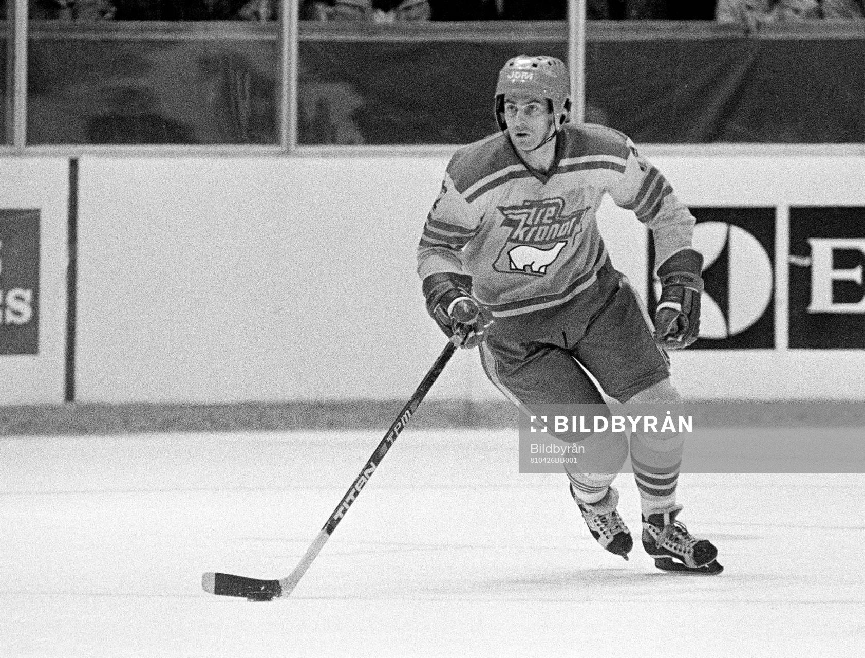 Roland Eriksson med pucken