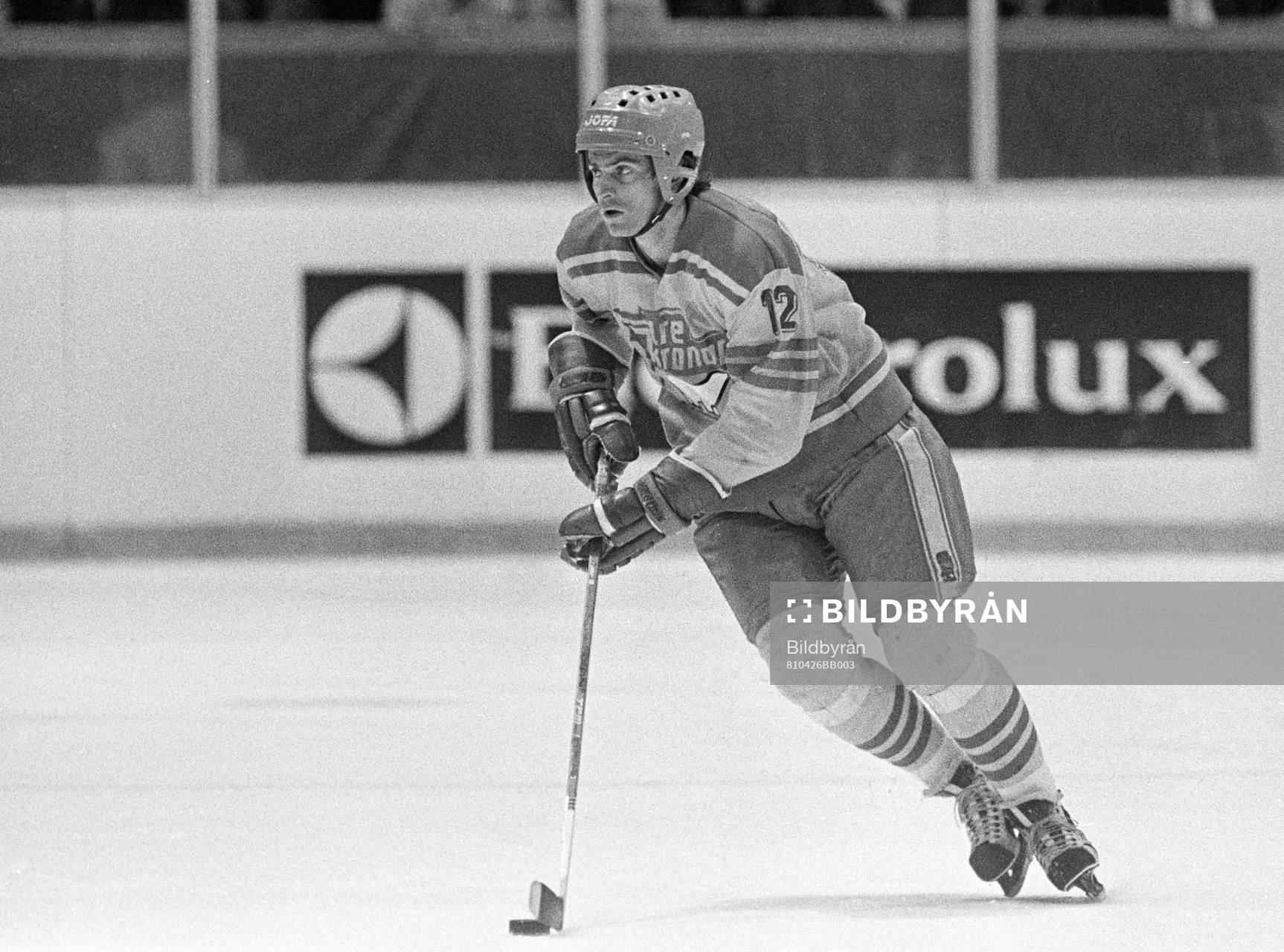 Roland Eriksson med pucken
