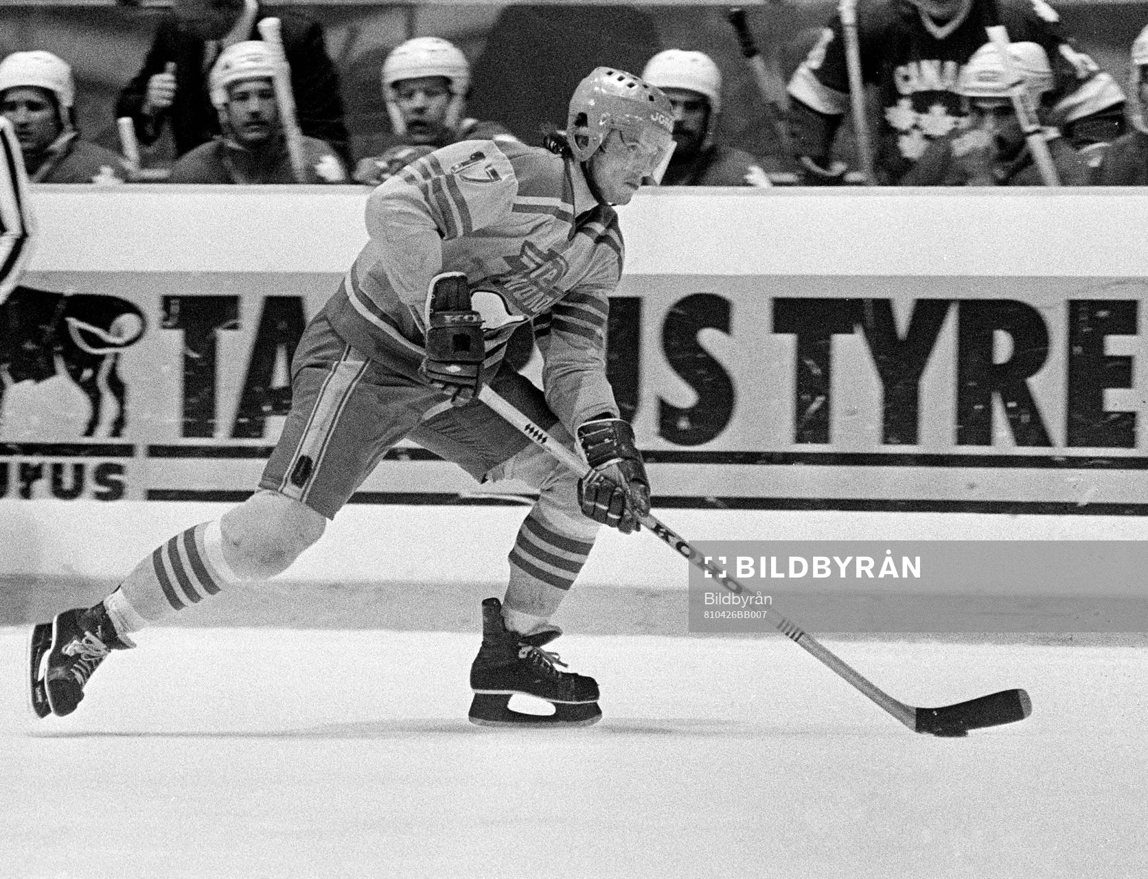 Anders Håkansson med pucken